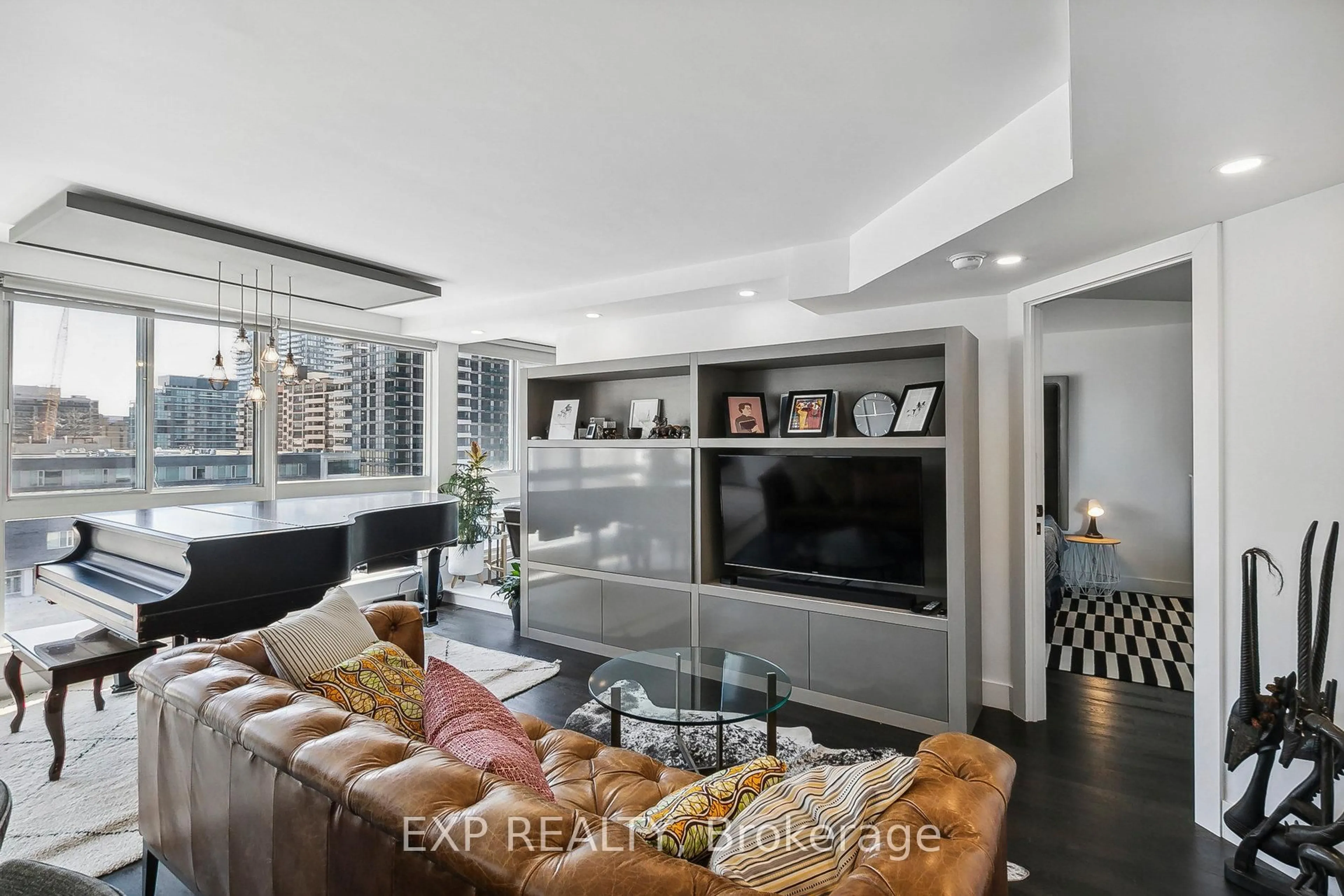 Living room with furniture, unknown for 7 Broadway Ave #701, Toronto Ontario M4P 3C5