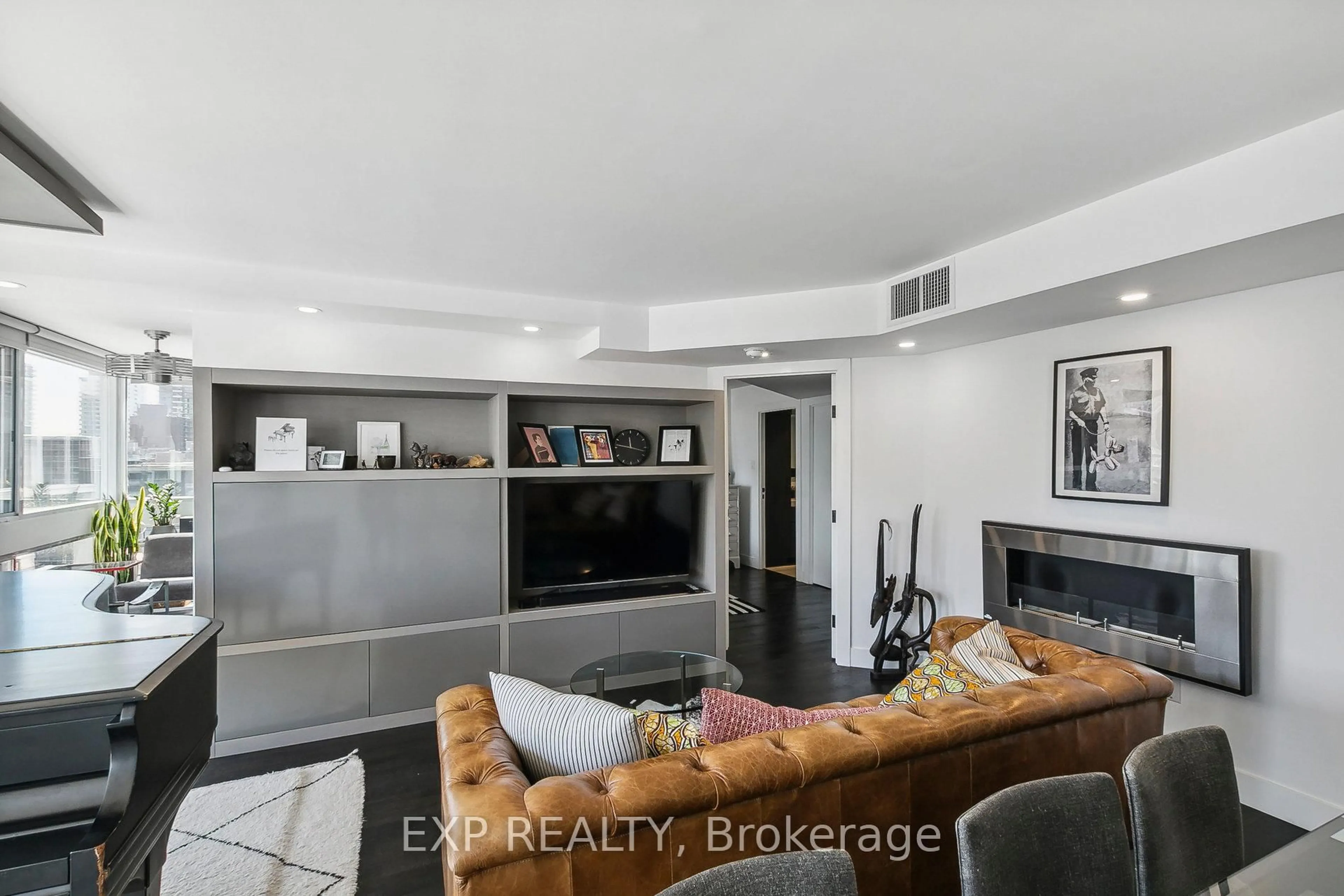 Living room with furniture, unknown for 7 Broadway Ave #701, Toronto Ontario M4P 3C5