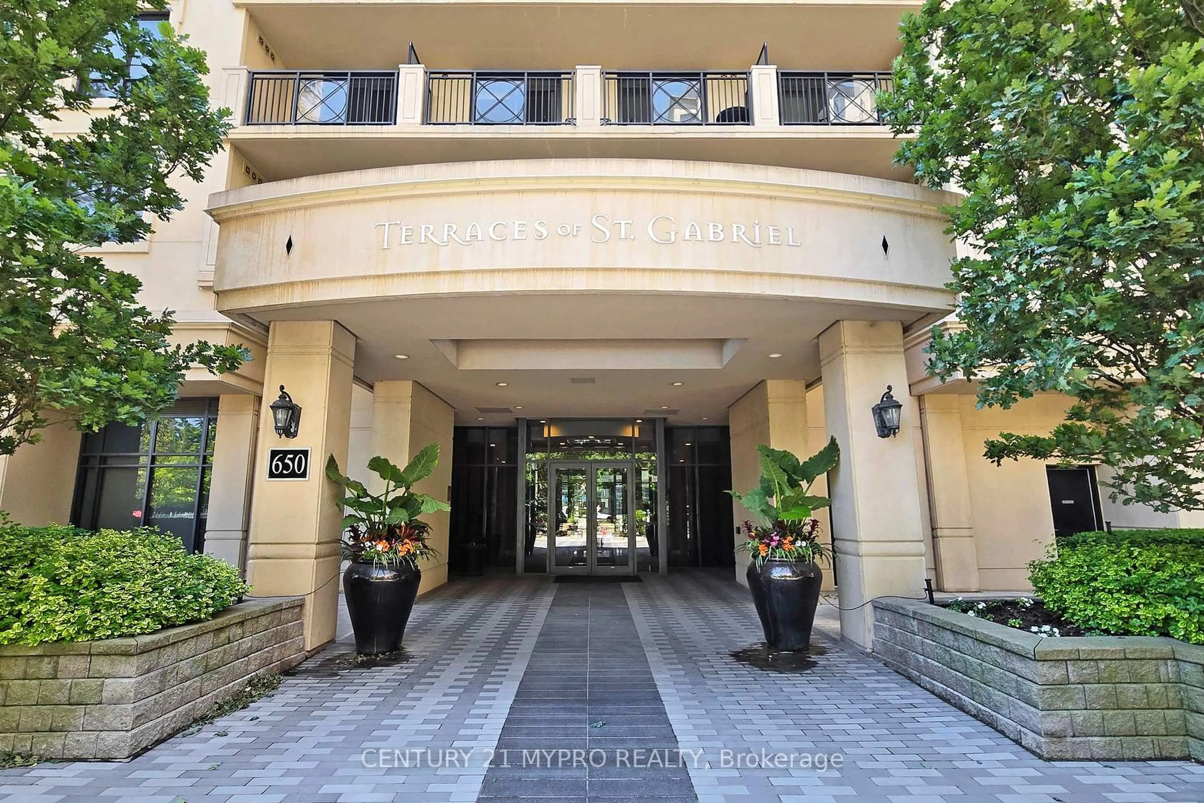 Indoor foyer for 650 Sheppard Ave #411, Toronto Ontario M2K 3E4