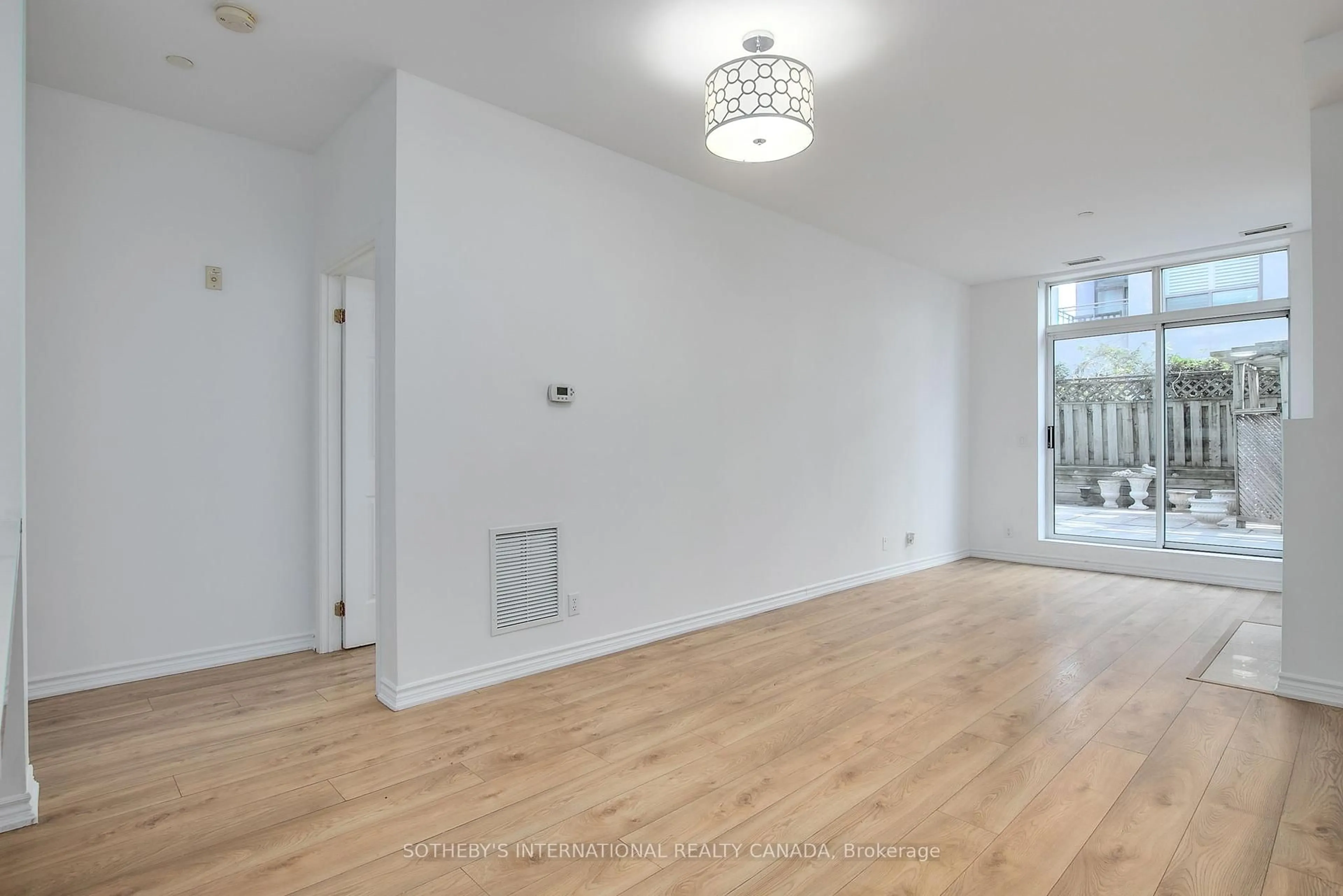 A pic of a room for 980 Yonge St #306, Toronto Ontario M4W 3V8