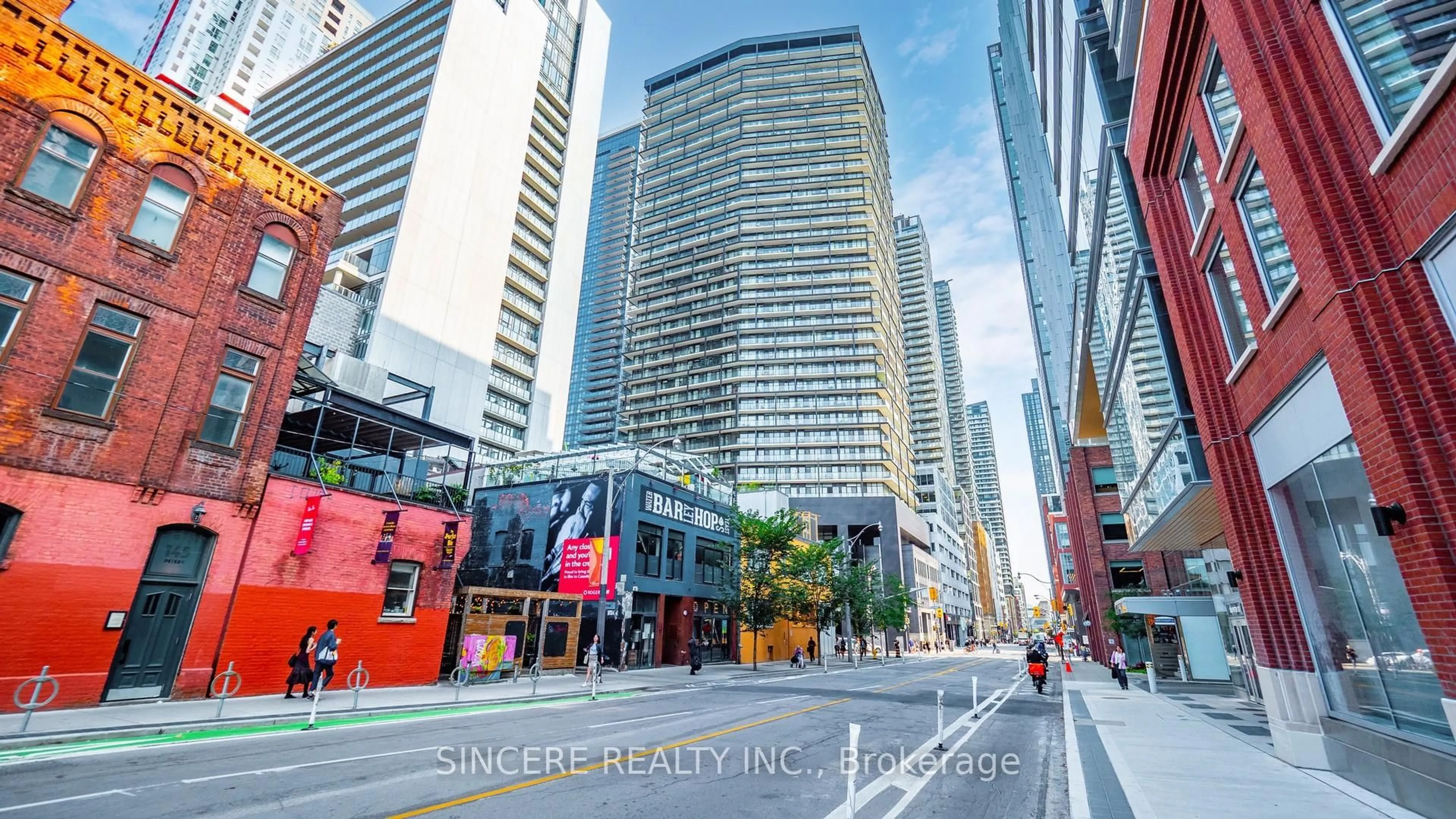Blurry image for 125 Peter St #1811, Toronto Ontario M5V 0M2