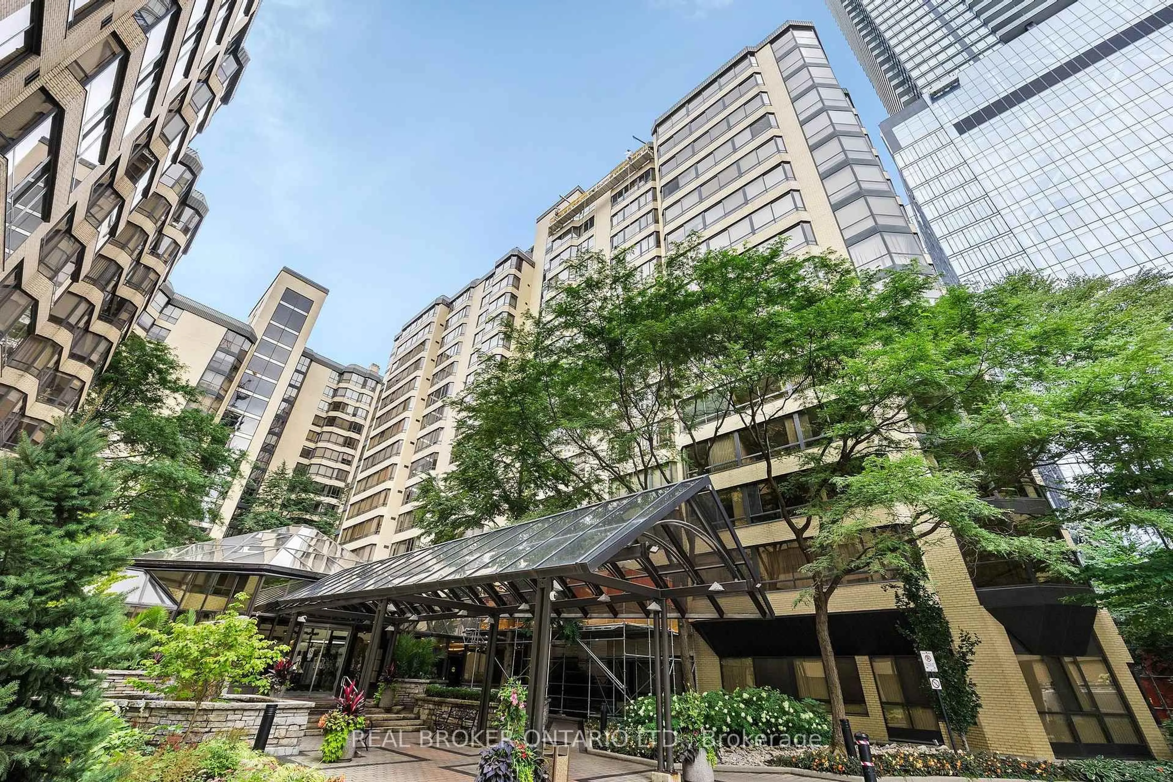 Patio, city buildings view from balcony for 280 Simcoe St #206A, Toronto Ontario M5T 2Y5