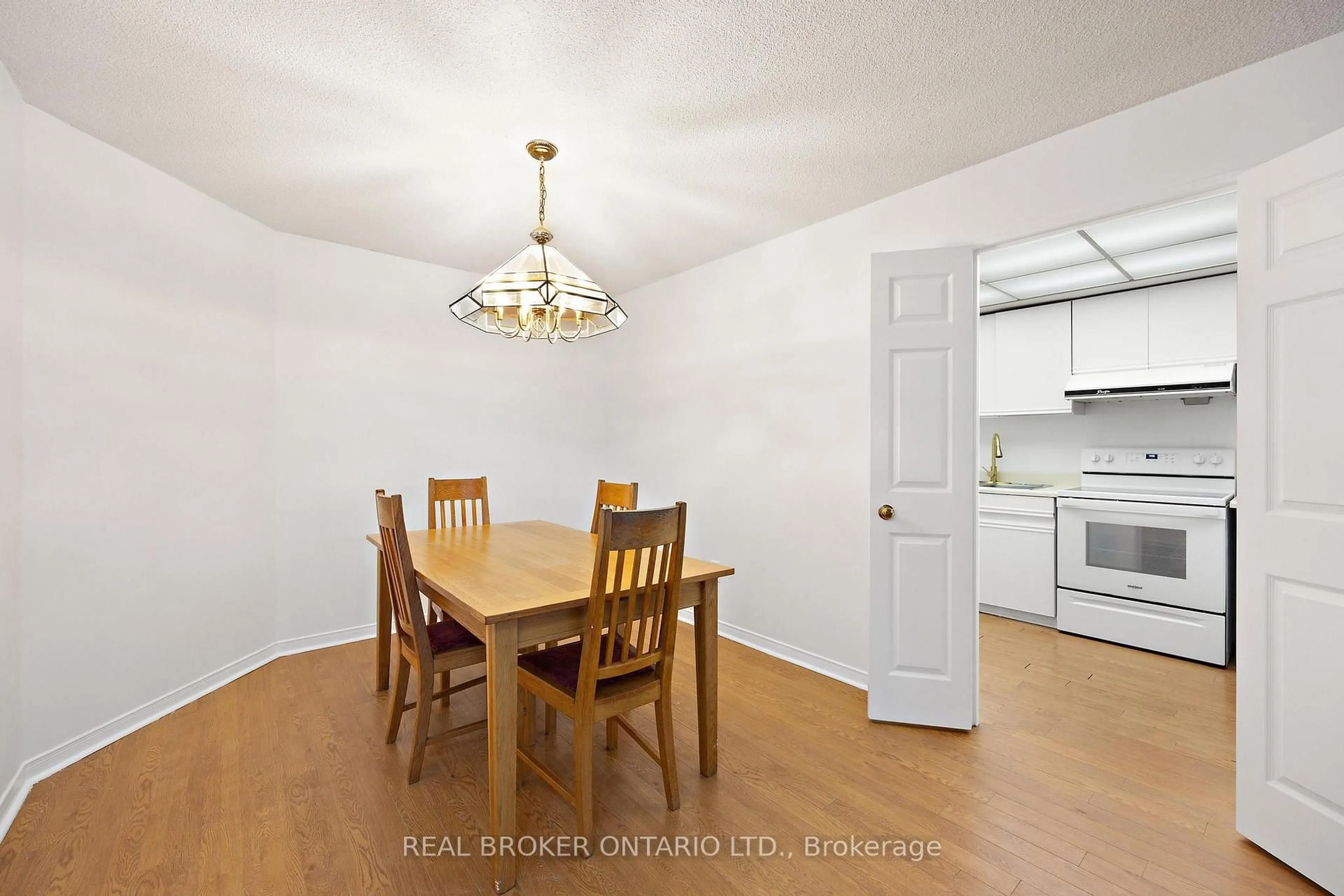 Dining room, wood/laminate floor for 280 Simcoe St #206A, Toronto Ontario M5T 2Y5