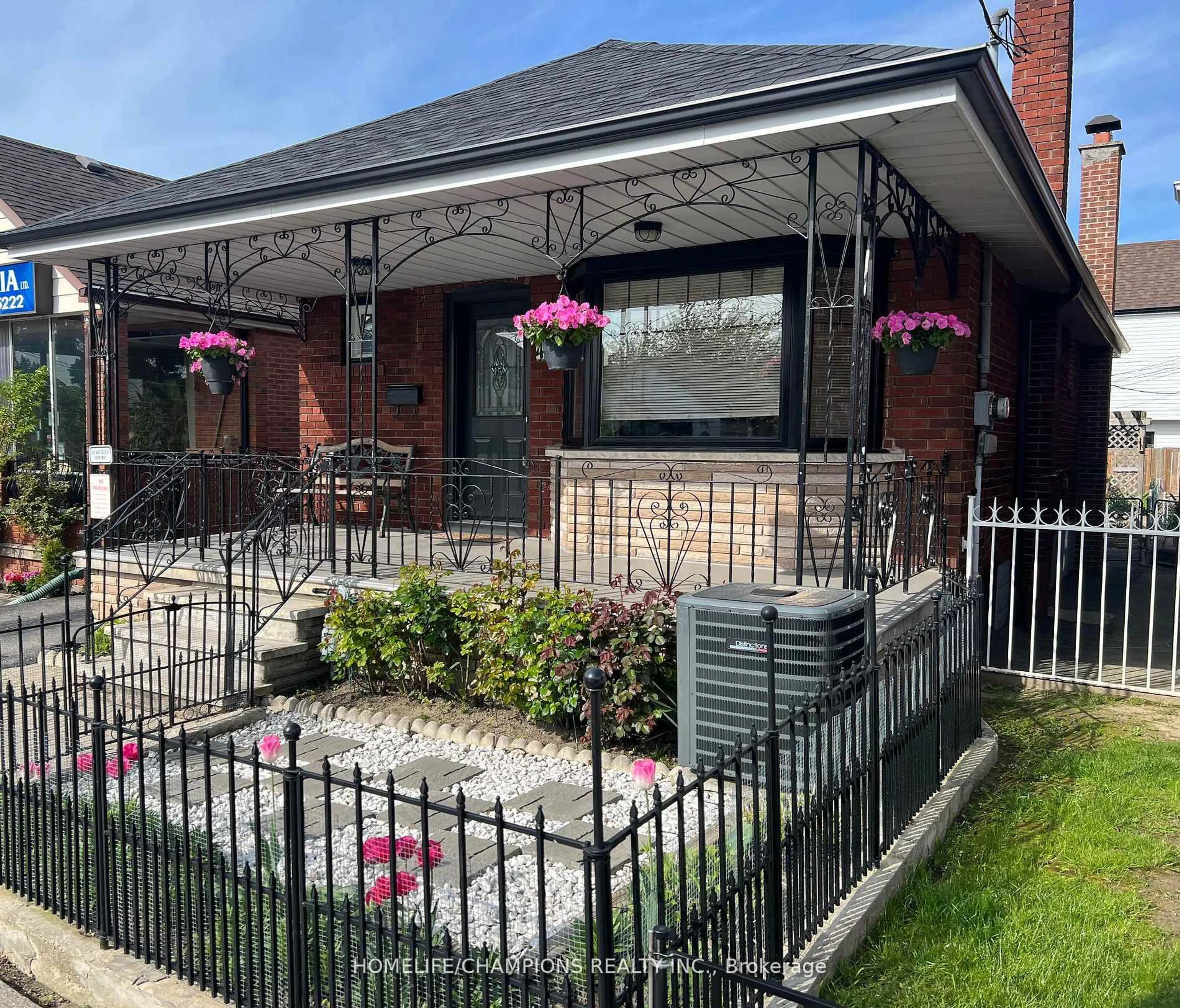 Patio, street for 436 Oakwood Ave, Toronto Ontario M6E 2W5