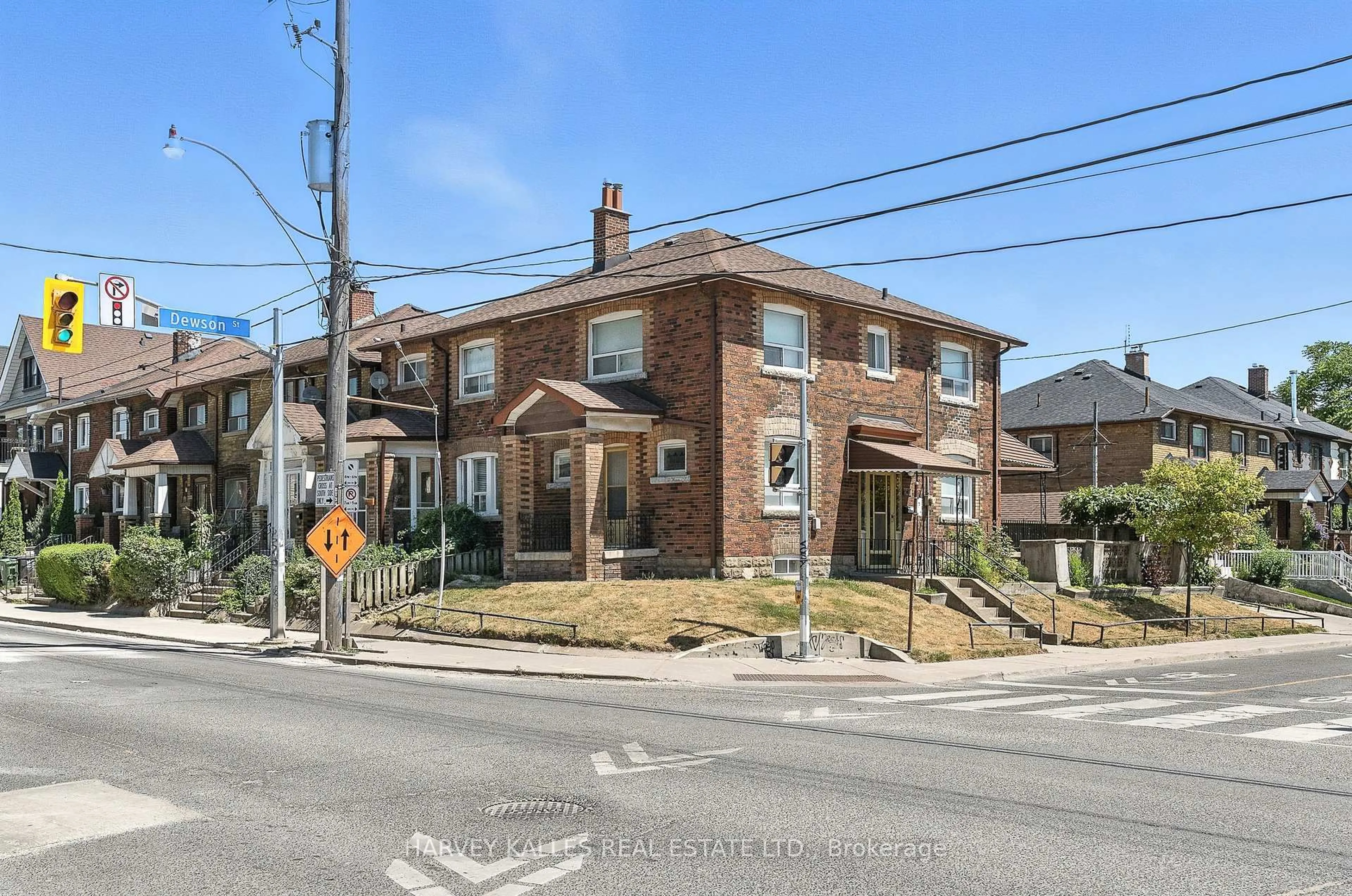 A pic from outside/outdoor area/front of a property/back of a property/a pic from drone, street for 547 Ossington Ave, Toronto Ontario M6G 3T4