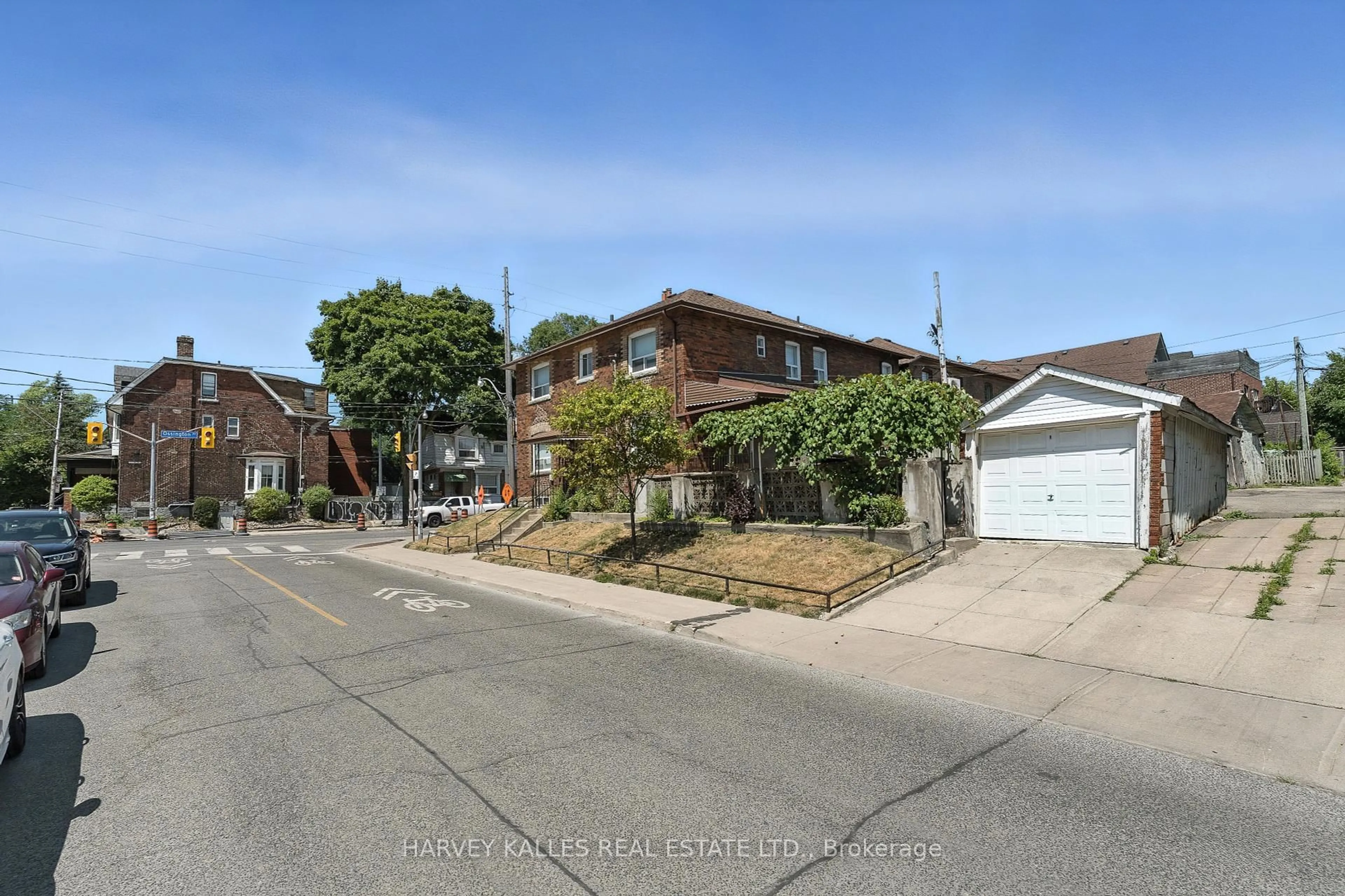 A pic from outside/outdoor area/front of a property/back of a property/a pic from drone, street for 547 Ossington Ave, Toronto Ontario M6G 3T4
