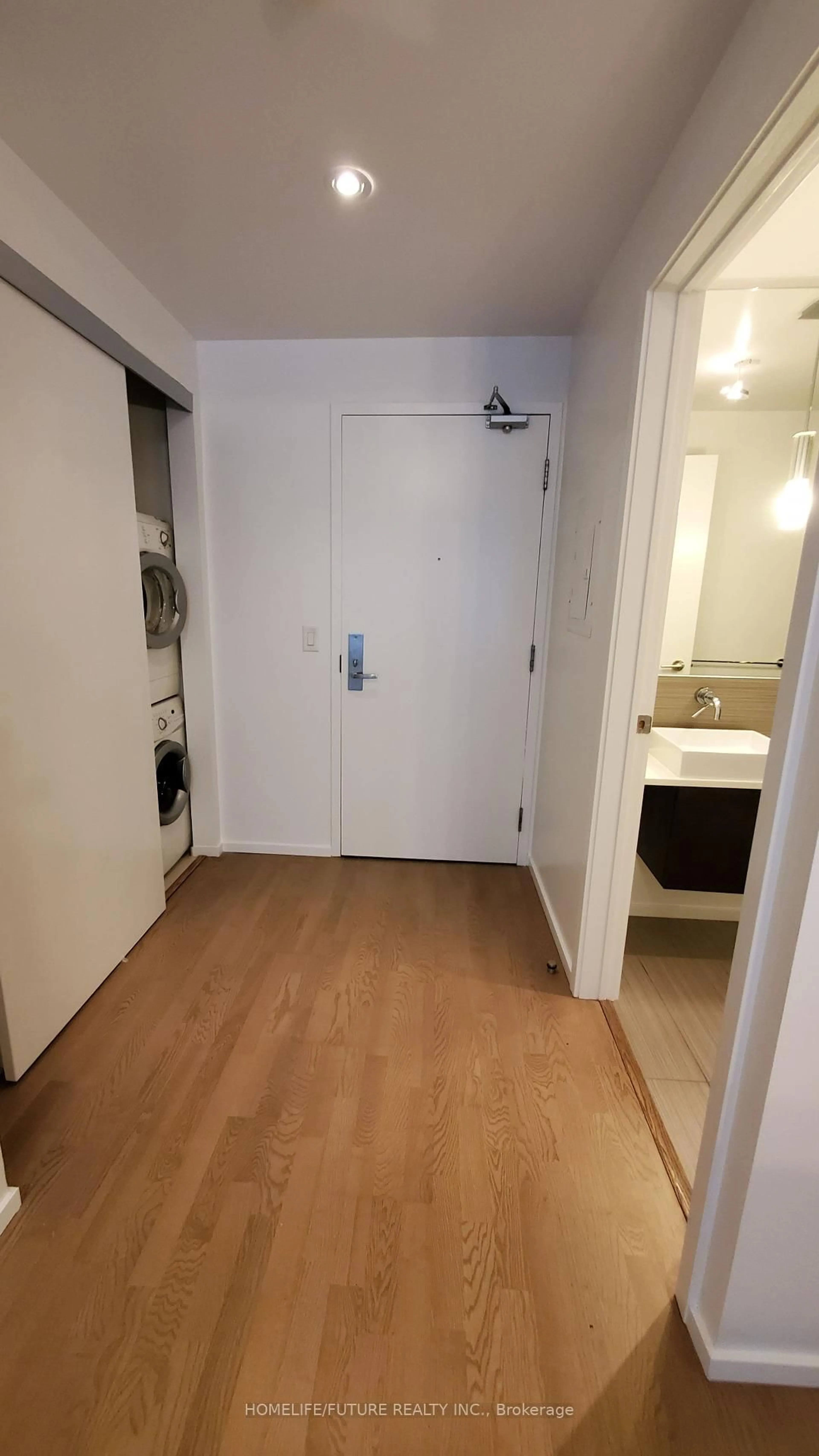 A pic of a room for 8 Charlotte St #2505, Toronto Ontario M5V 0K4
