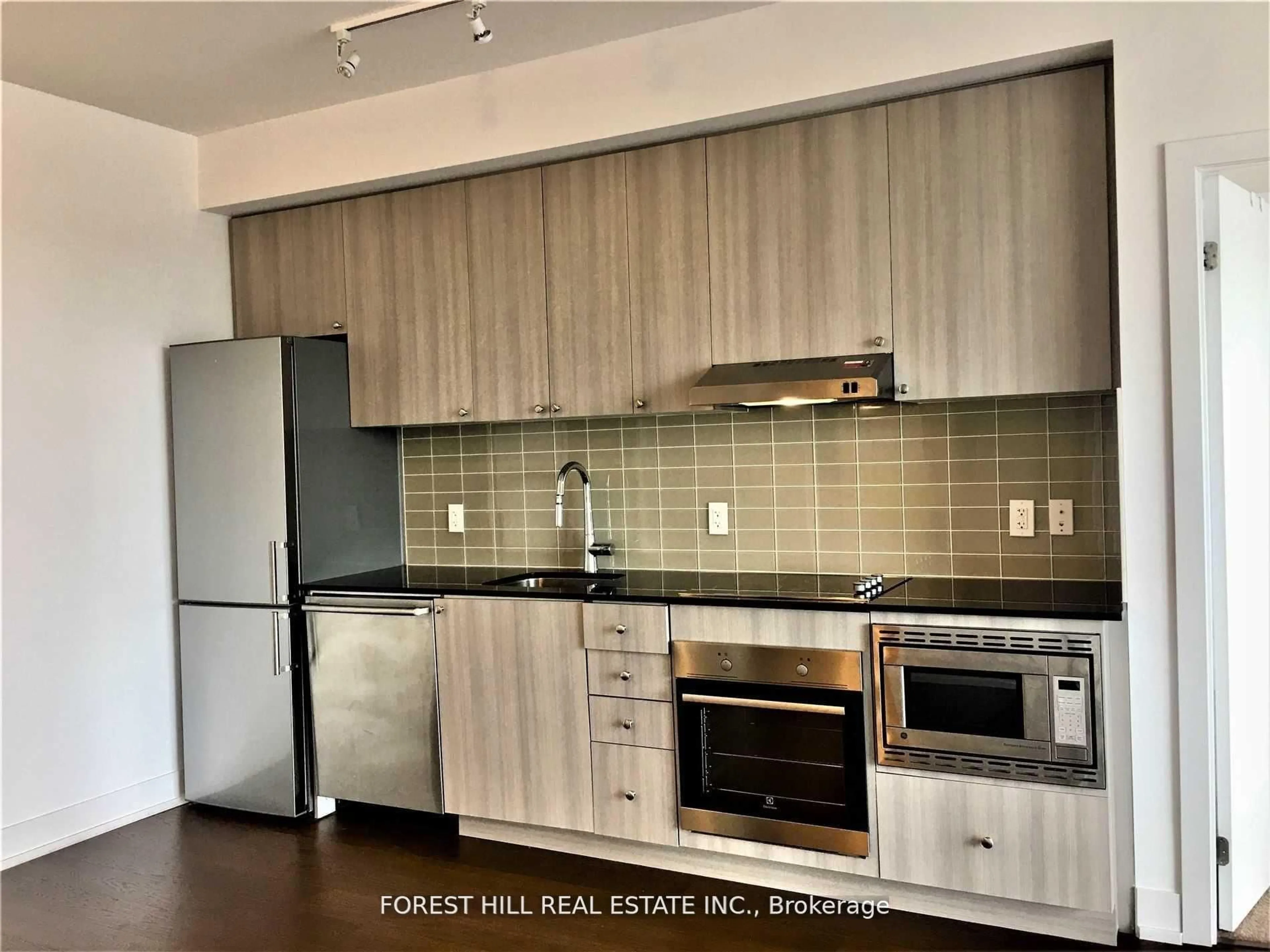 Standard kitchen, unknown for 7 Kenaston Garden #716, Toronto Ontario M2K 1G7