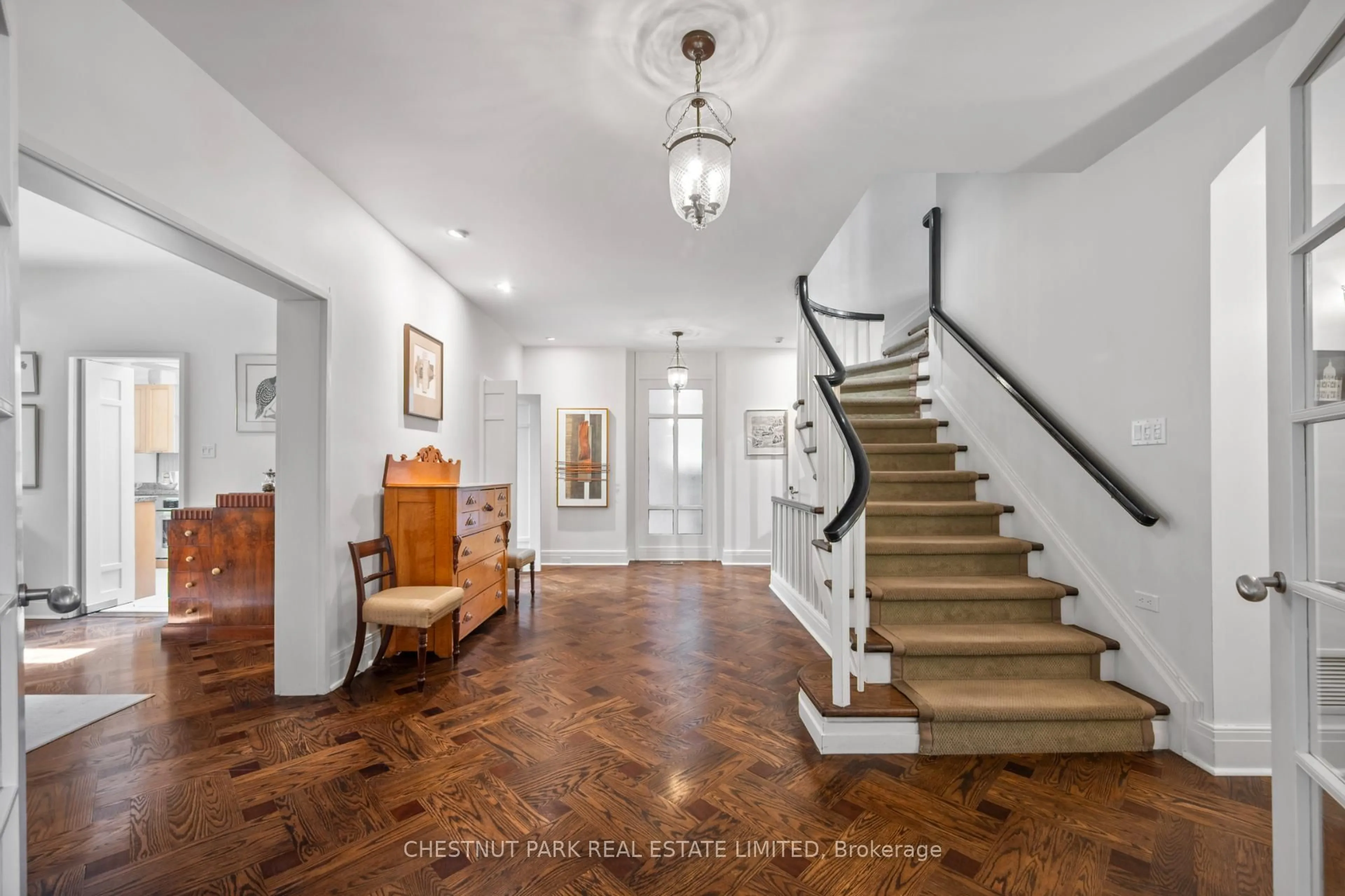 Indoor foyer for 87 Lonsdale Rd, Toronto Ontario M4V 1W4