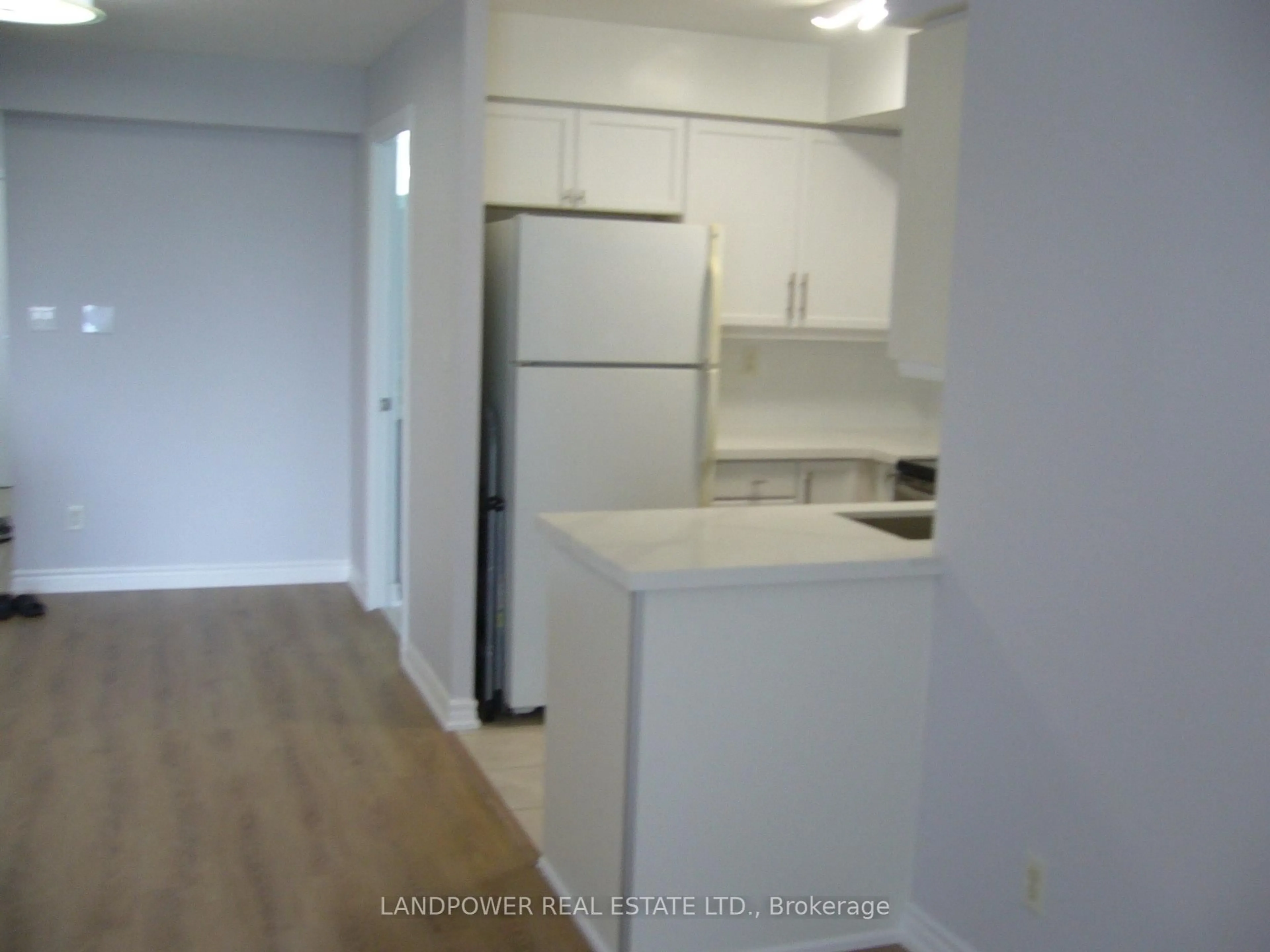Standard kitchen, wood/laminate floor for 1 Rean Dr #713, Toronto Ontario M2K 3C1
