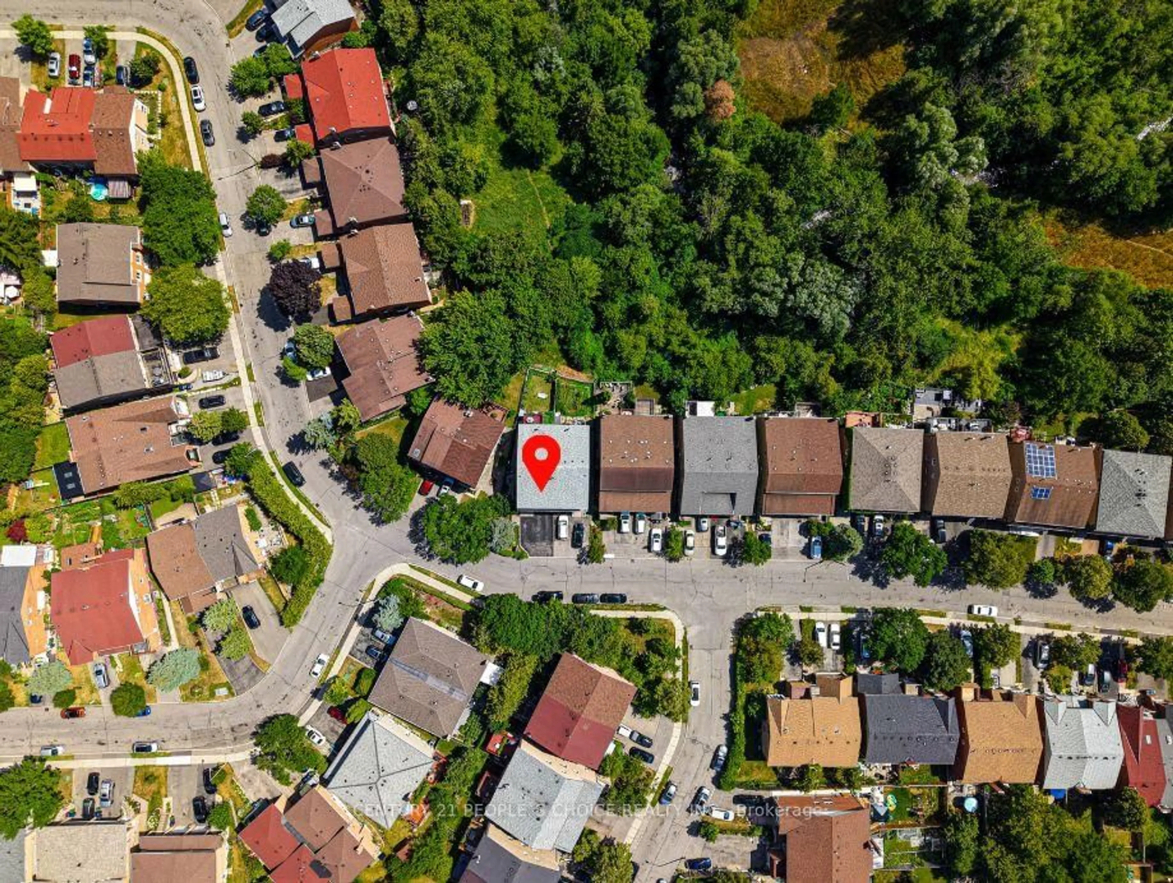 A pic from outside/outdoor area/front of a property/back of a property/a pic from drone, street for 133 Robert Hicks Dr, Toronto Ontario M2R 3R2