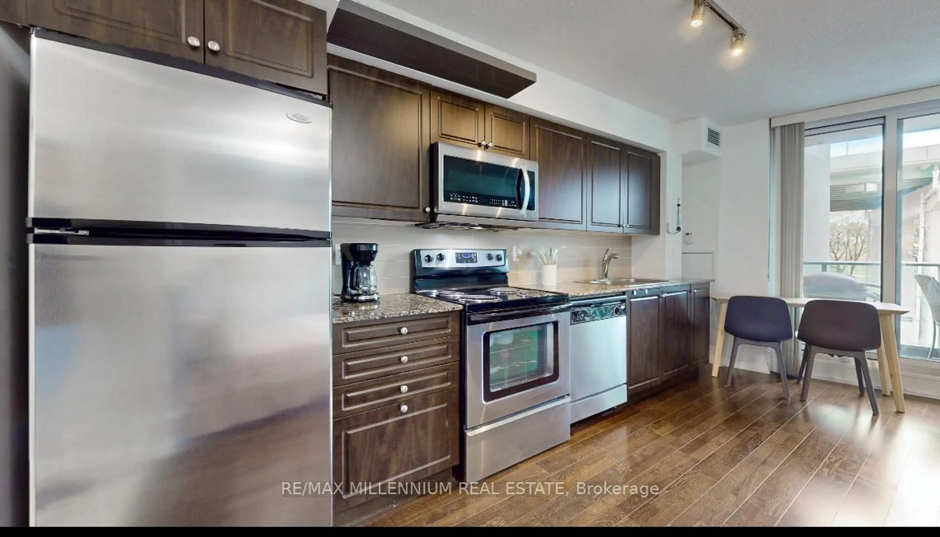 Standard kitchen, unknown for 209 Fort York Blvd #473, Toronto Ontario M5V 4A1