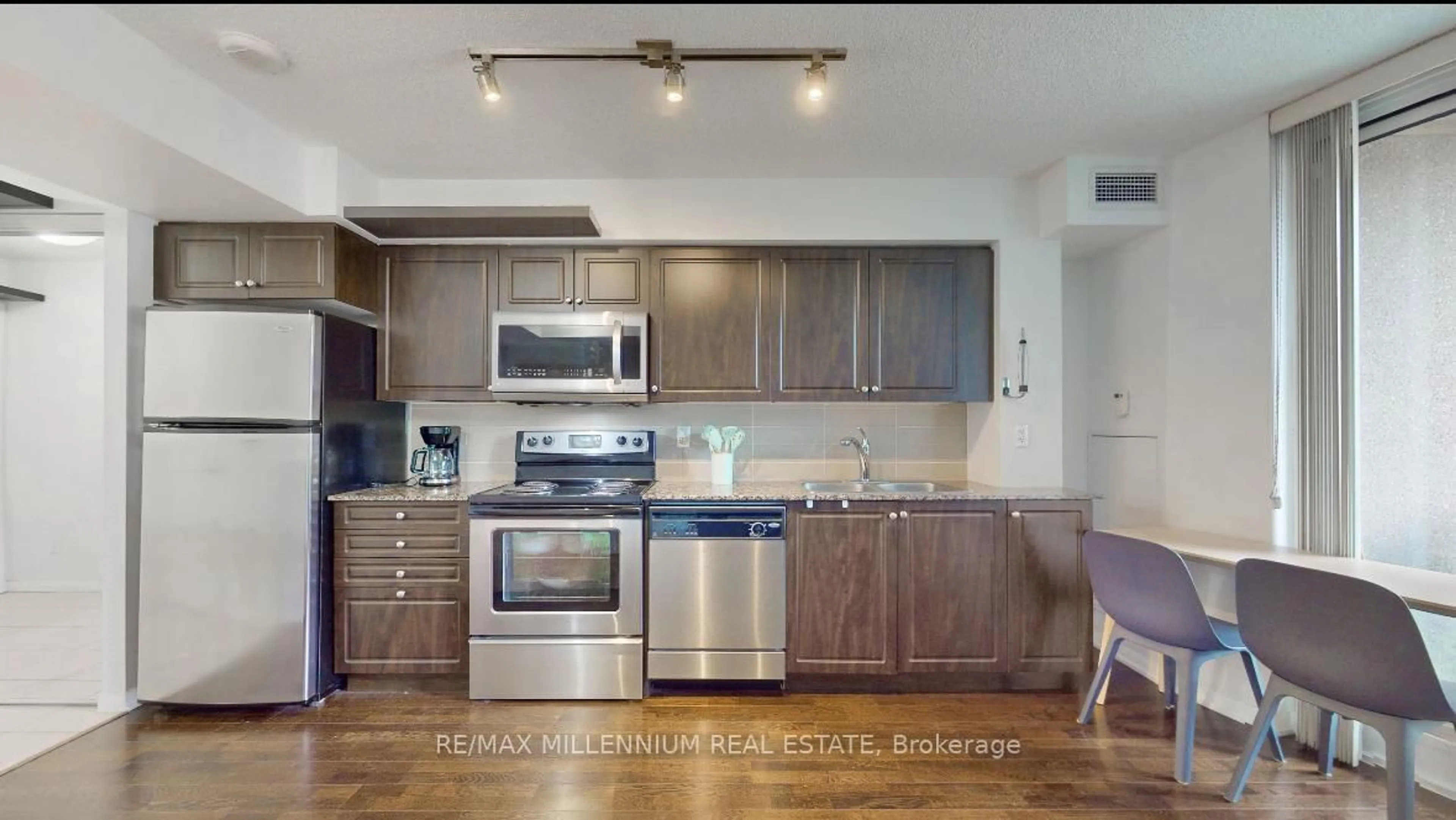 Standard kitchen, unknown for 209 Fort York Blvd #473, Toronto Ontario M5V 4A1