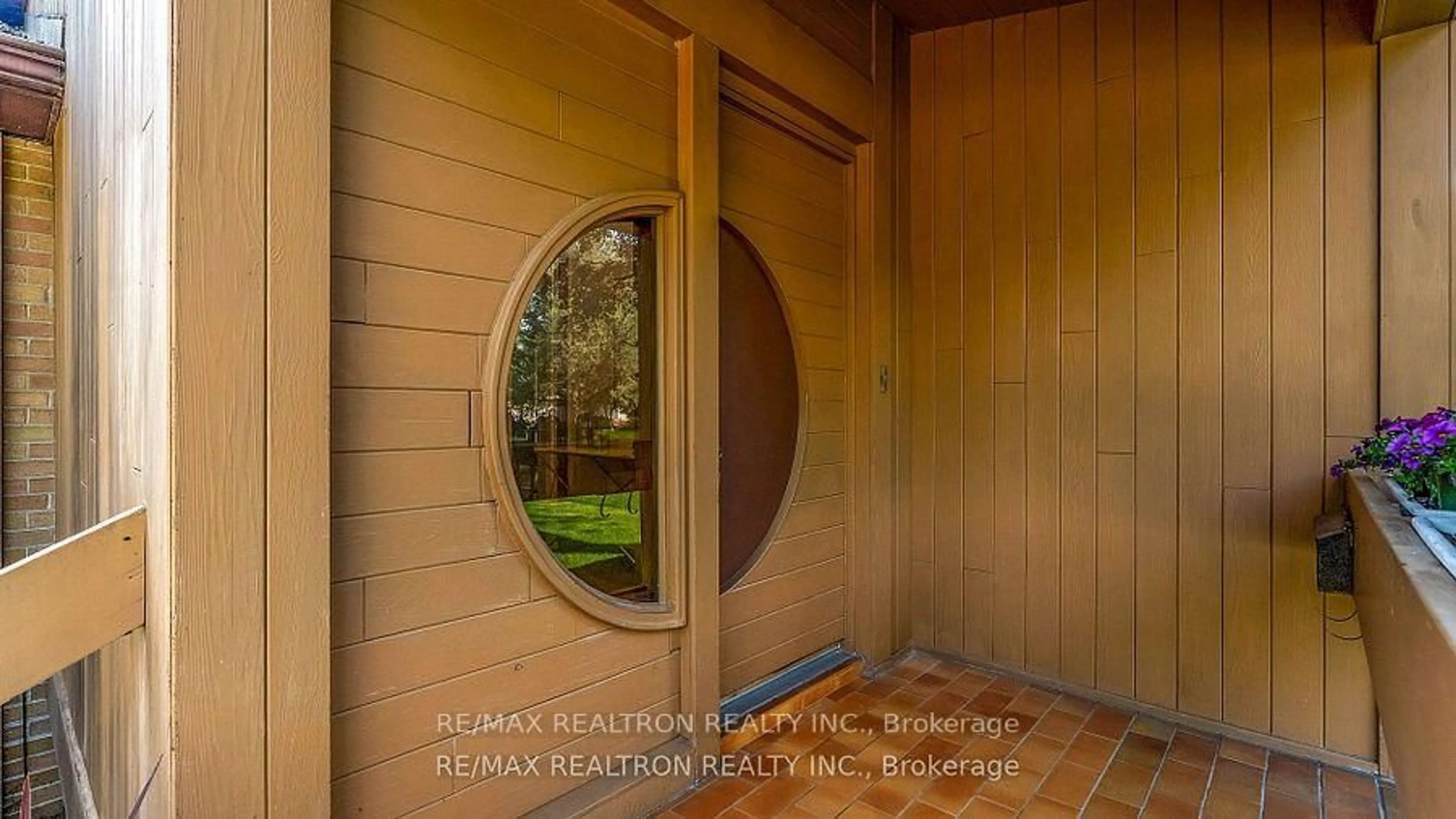 Indoor entryway for 46 Hurlingham Cres, Toronto Ontario M3B 2R1