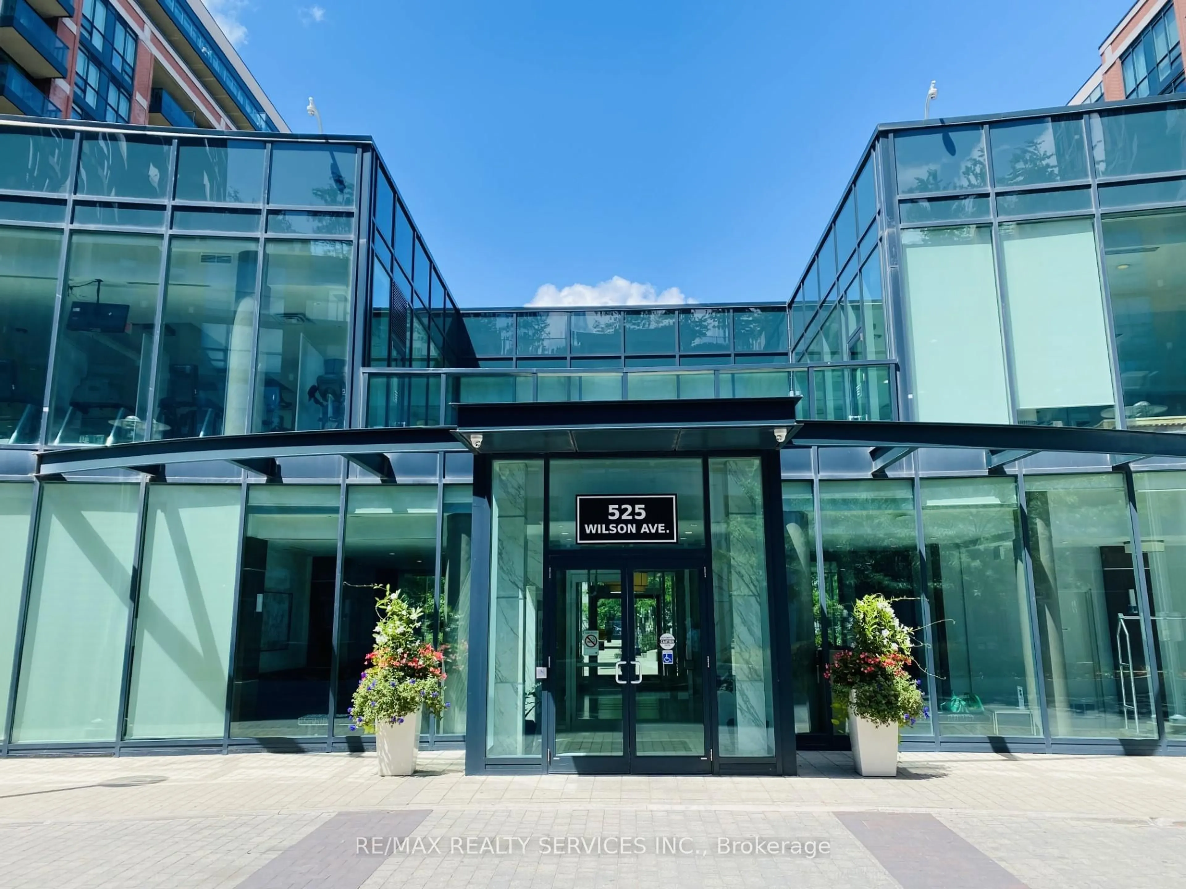 Indoor foyer for 525 Wilson Ave #824, Toronto Ontario M3H 0A7