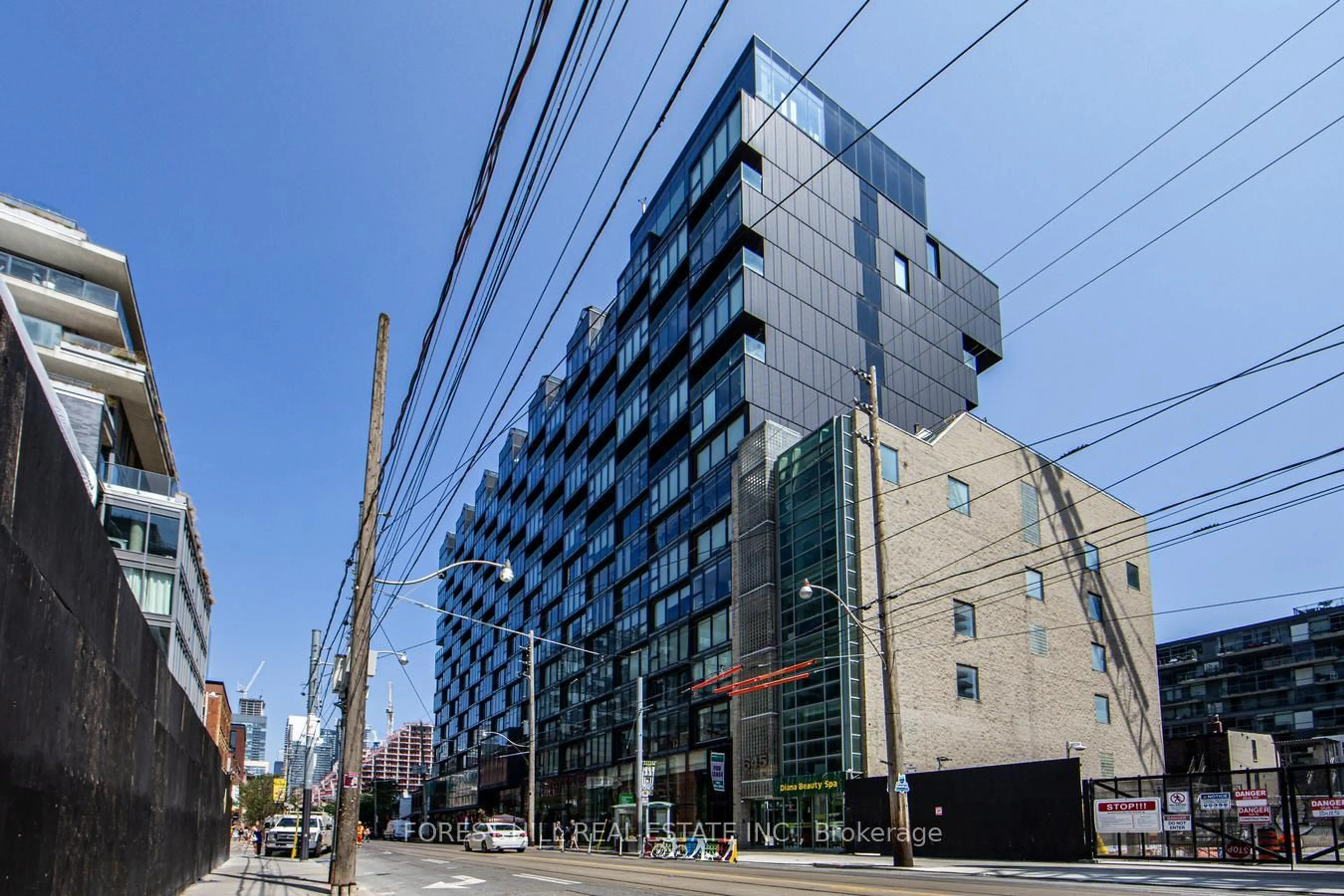 Patio, building for 629 King St #1110, Toronto Ontario M5V 0G9