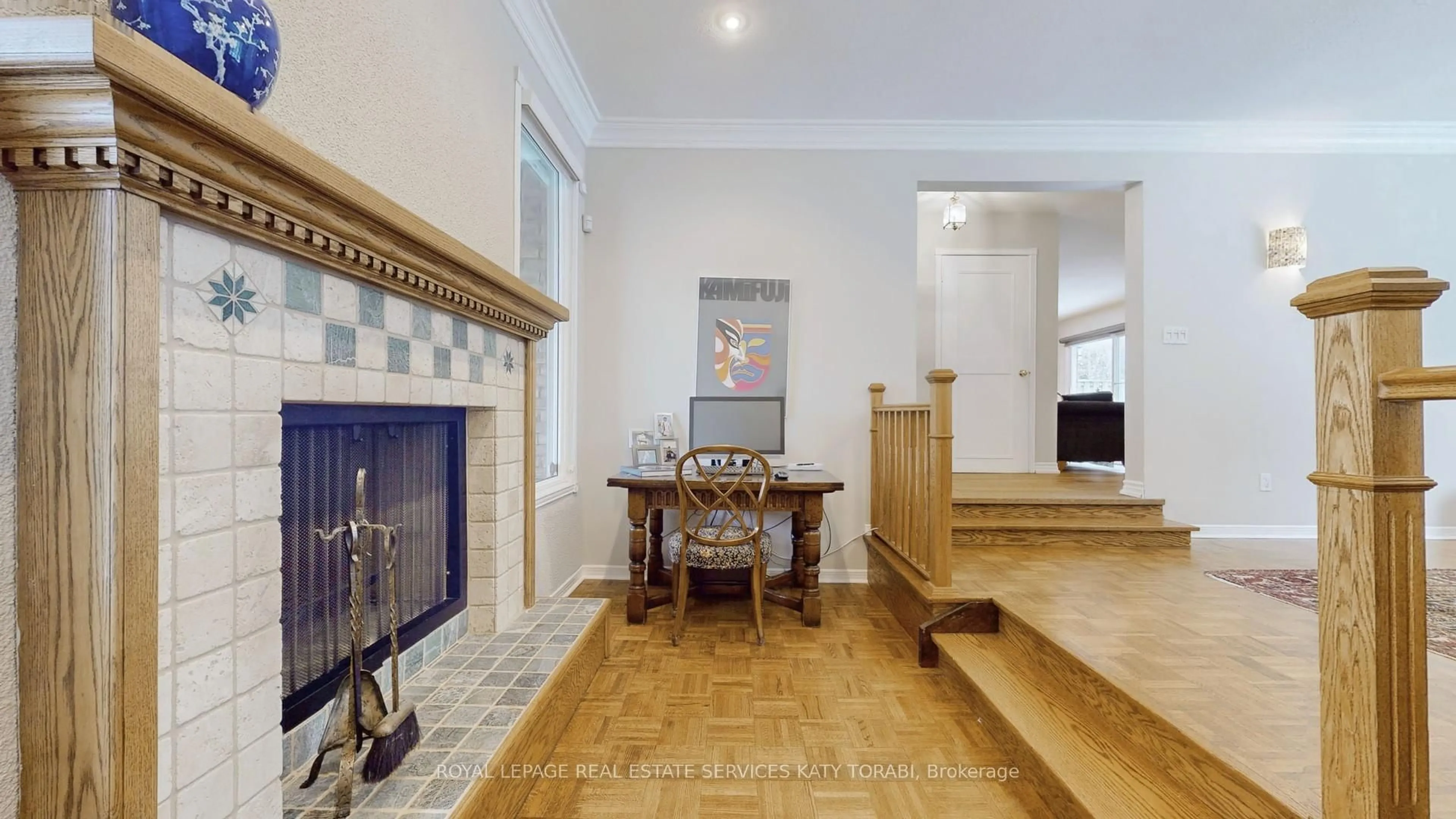 Indoor foyer for 52 Leacock Cres, Toronto Ontario M3B 1P1