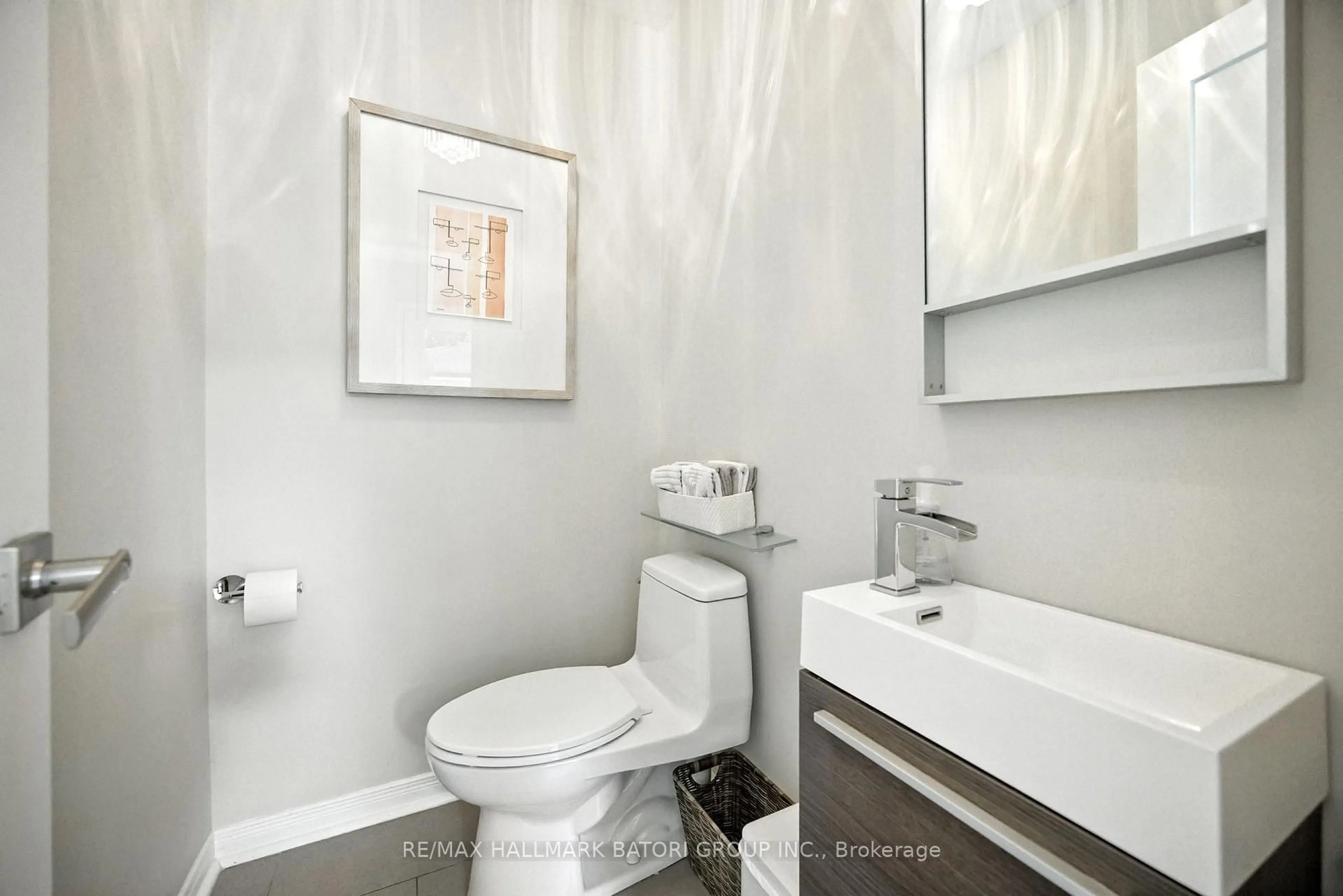 Standard bathroom, ceramic/tile floor for 430 Arlington Ave, Toronto Ontario M6C 3A2