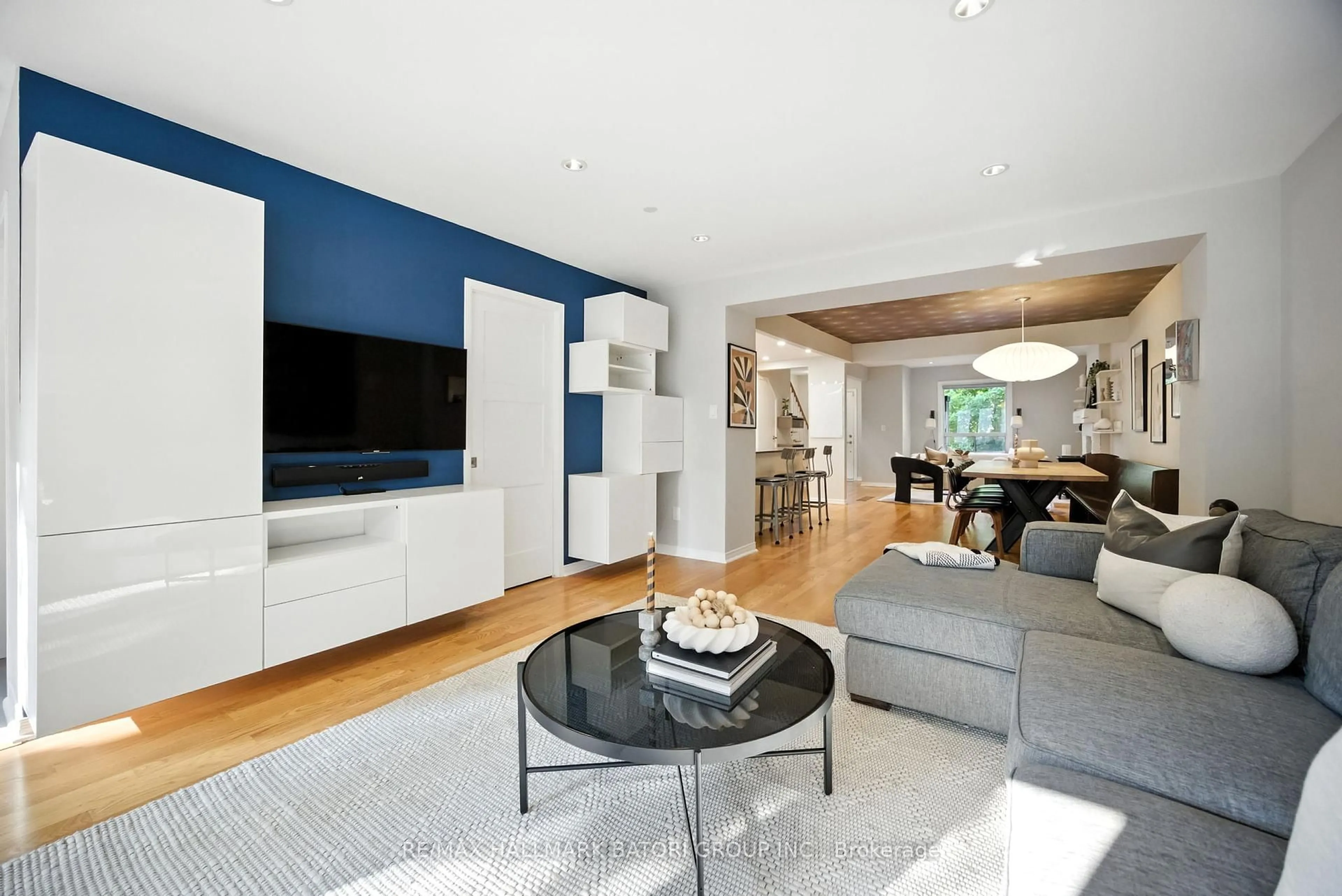 Living room with furniture, unknown for 430 Arlington Ave, Toronto Ontario M6C 3A2
