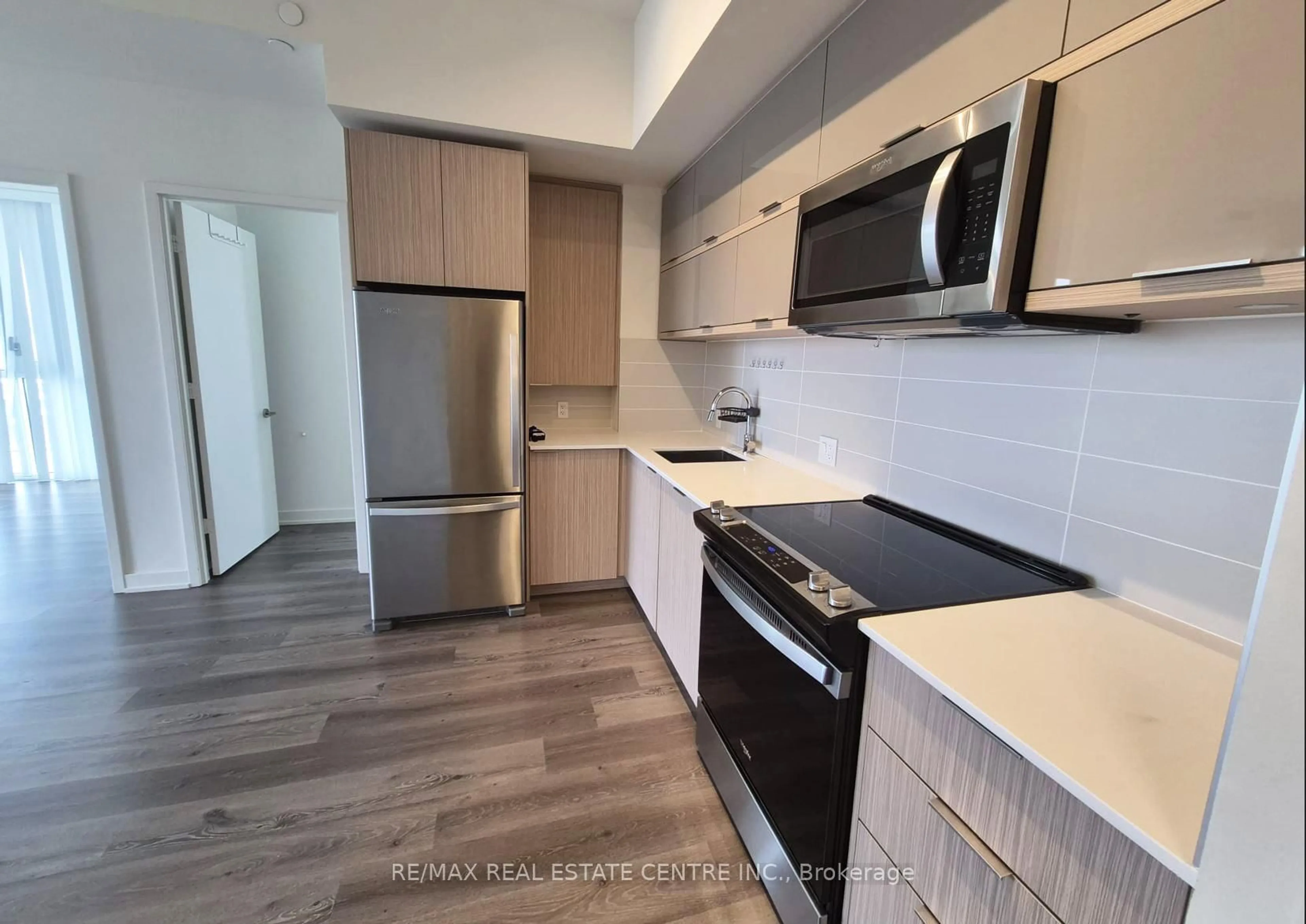 Standard kitchen, unknown for 10 Deerlick Crt #810, Toronto Ontario M3A 0A7
