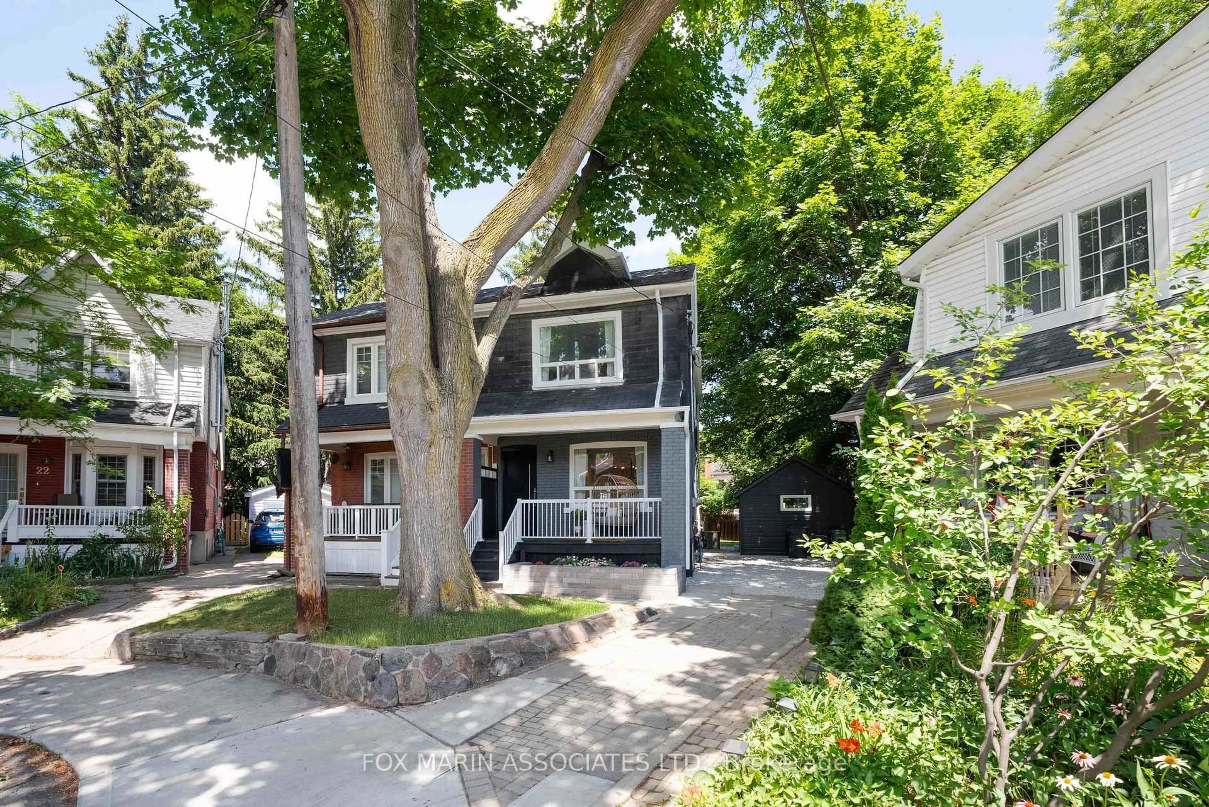A pic from outside/outdoor area/front of a property/back of a property/a pic from drone, street for 26 Forsyth Cres, Toronto Ontario M4S 2R1