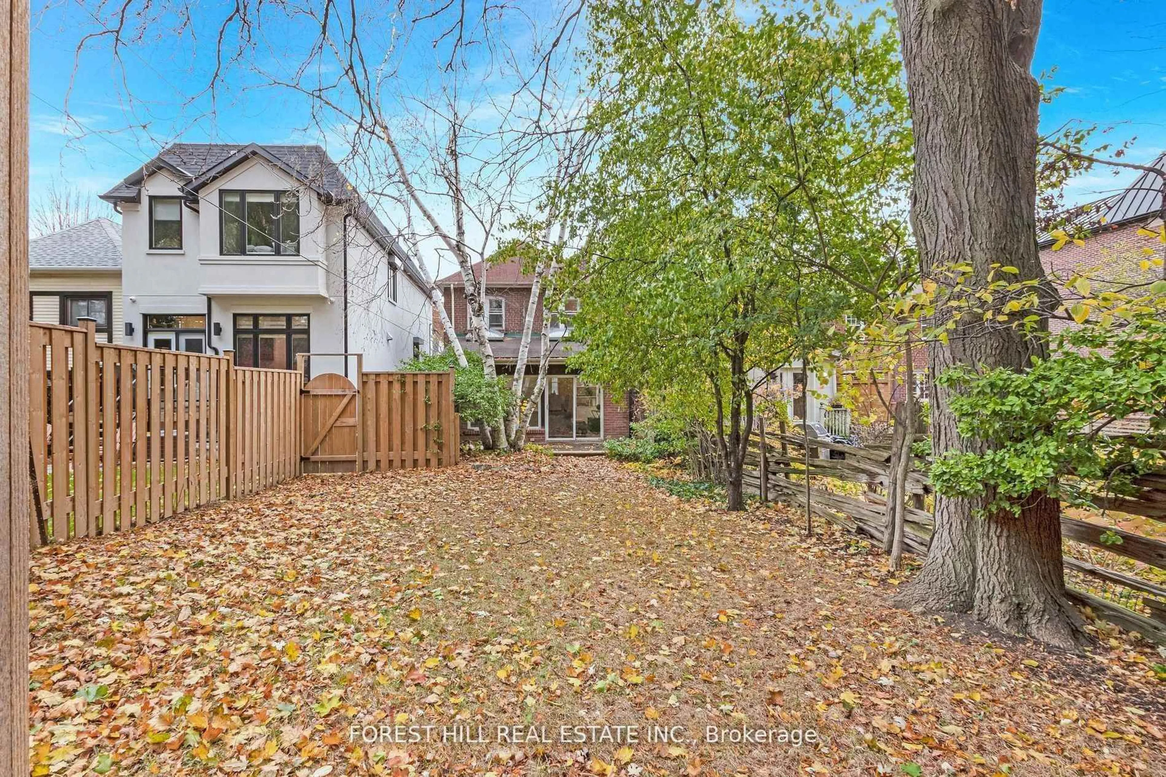 A pic from outside/outdoor area/front of a property/back of a property/a pic from drone, street for 187 Glenview Ave, Toronto Ontario M4R 1R4