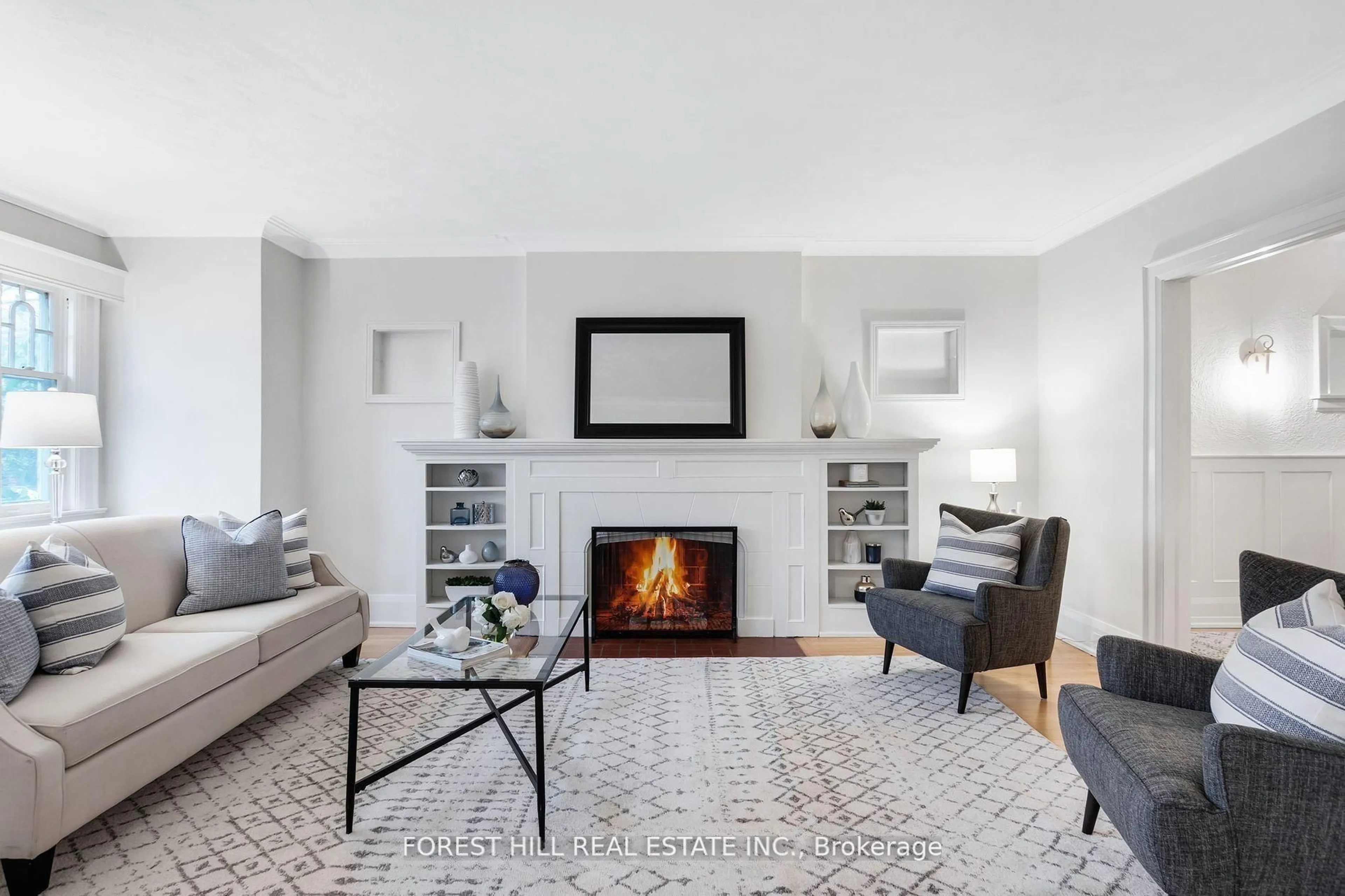 Living room with furniture, unknown for 187 Glenview Ave, Toronto Ontario M4R 1R4