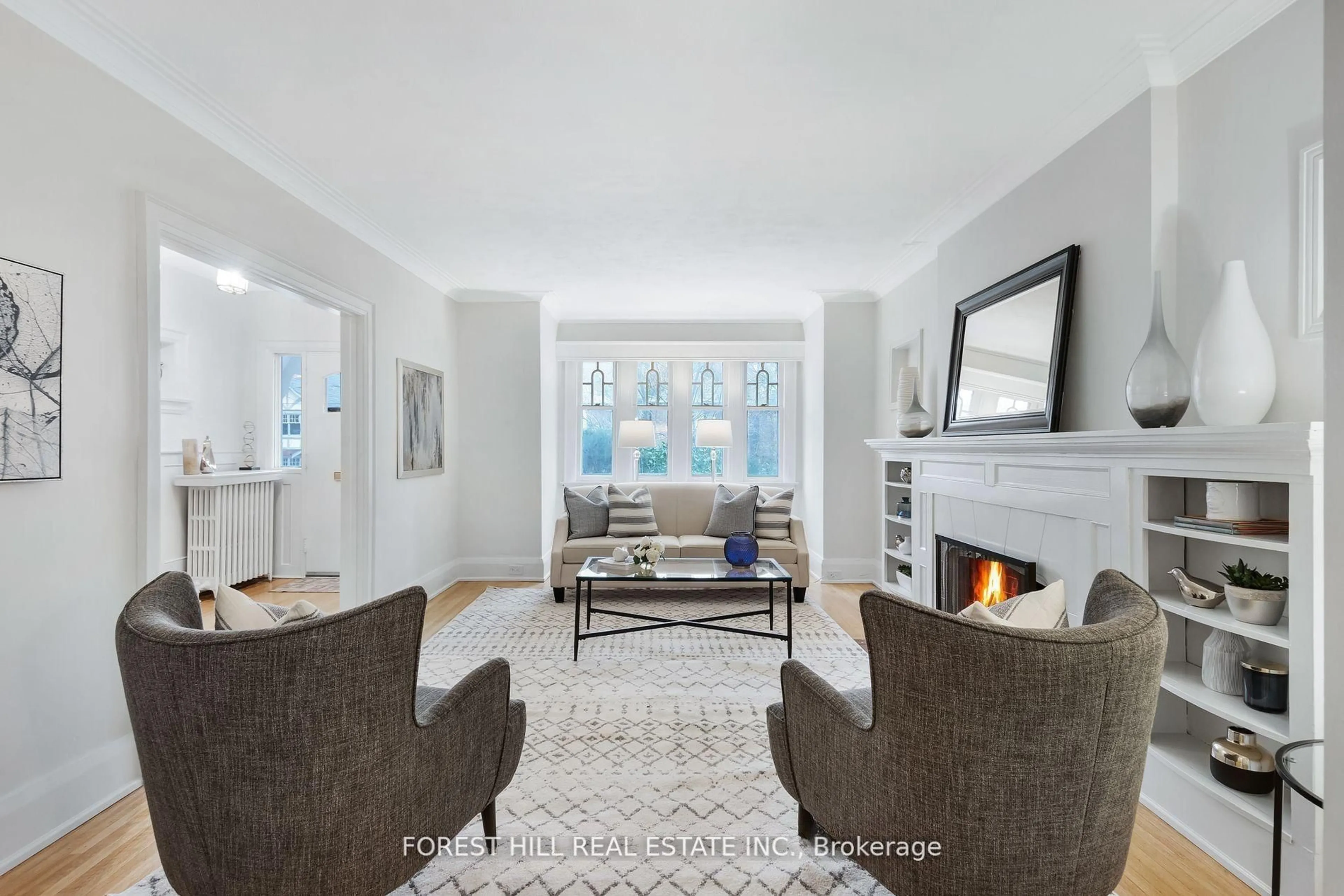 Living room with furniture, unknown for 187 Glenview Ave, Toronto Ontario M4R 1R4