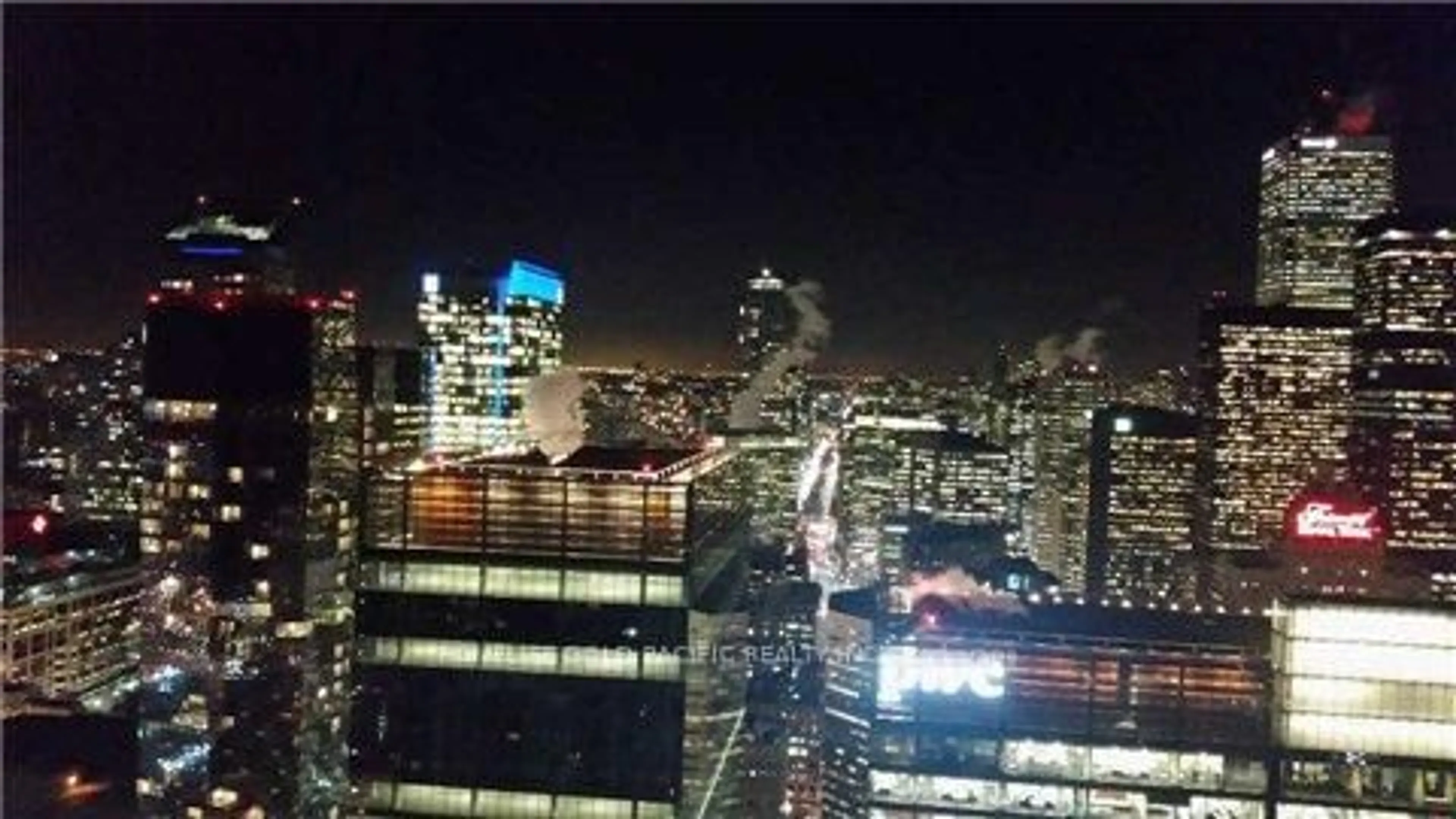 Blurry image for 12 York St #3108, Toronto Ontario M5J 0A9
