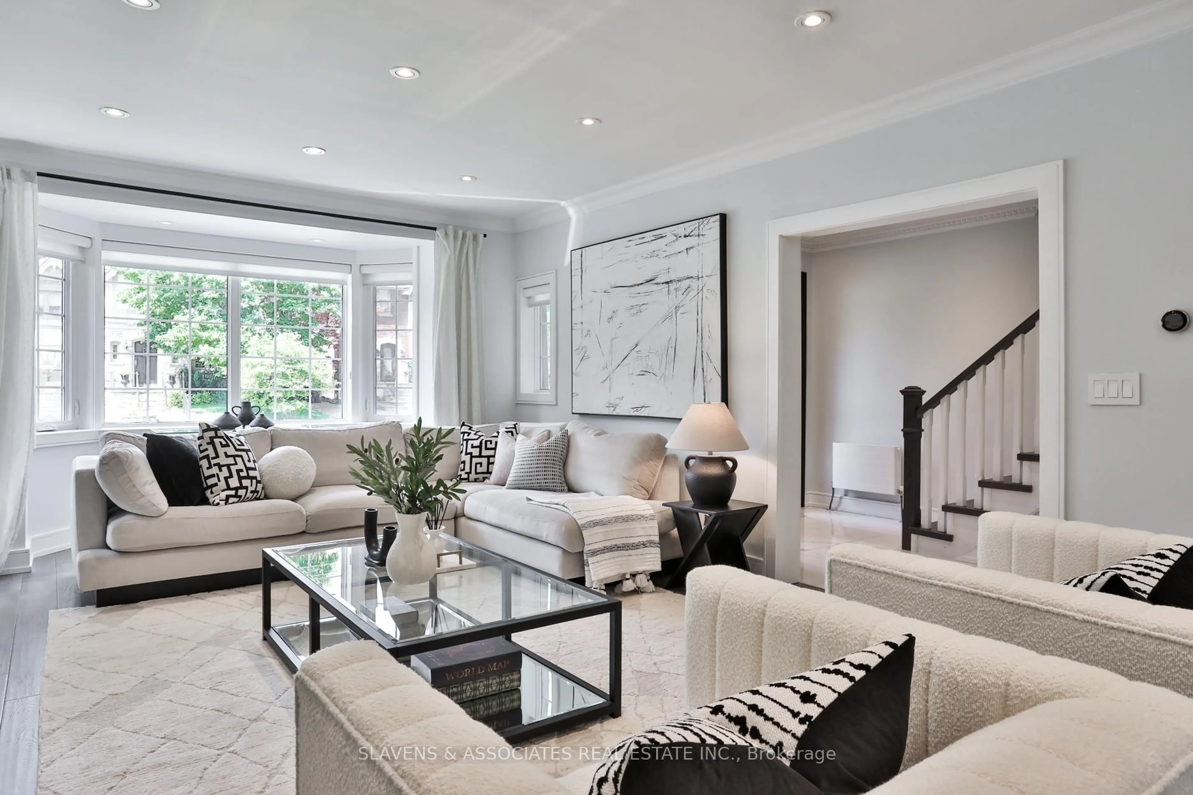 Living room with furniture, unknown for 405 Richview Ave, Toronto Ontario M5P 3G7