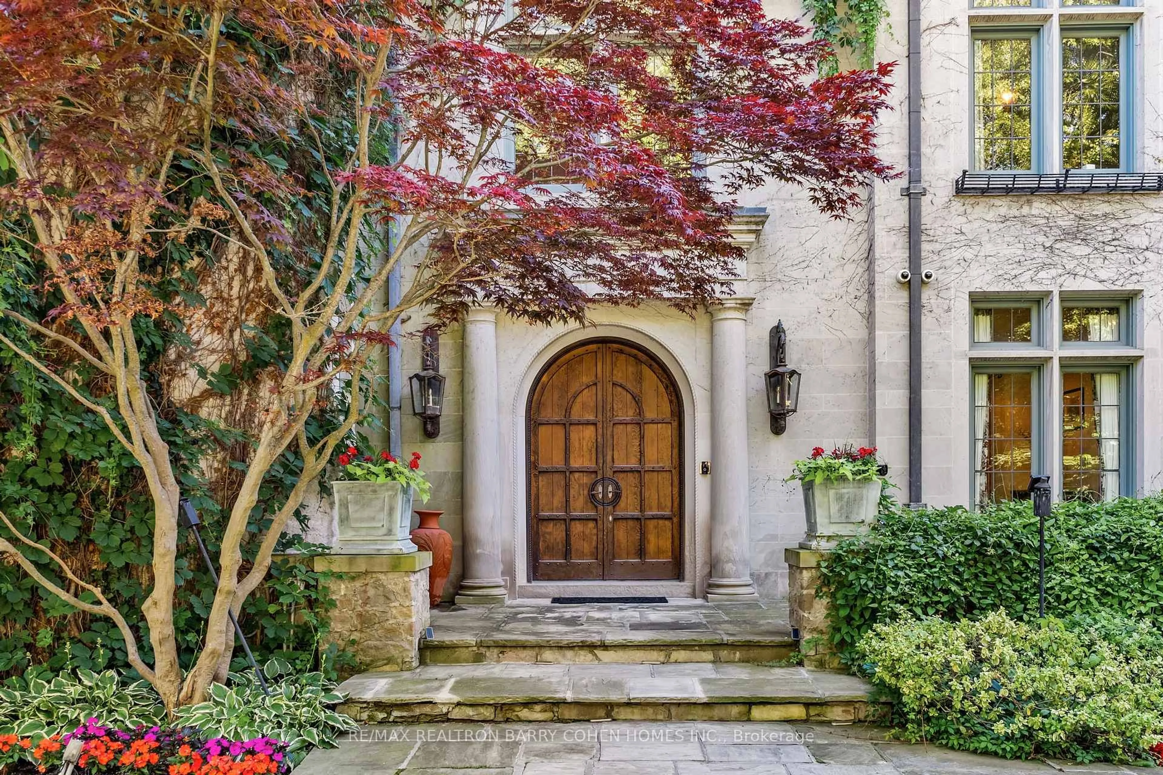 Indoor entryway for 85 The Bridle Path, Toronto Ontario M3C 2P1