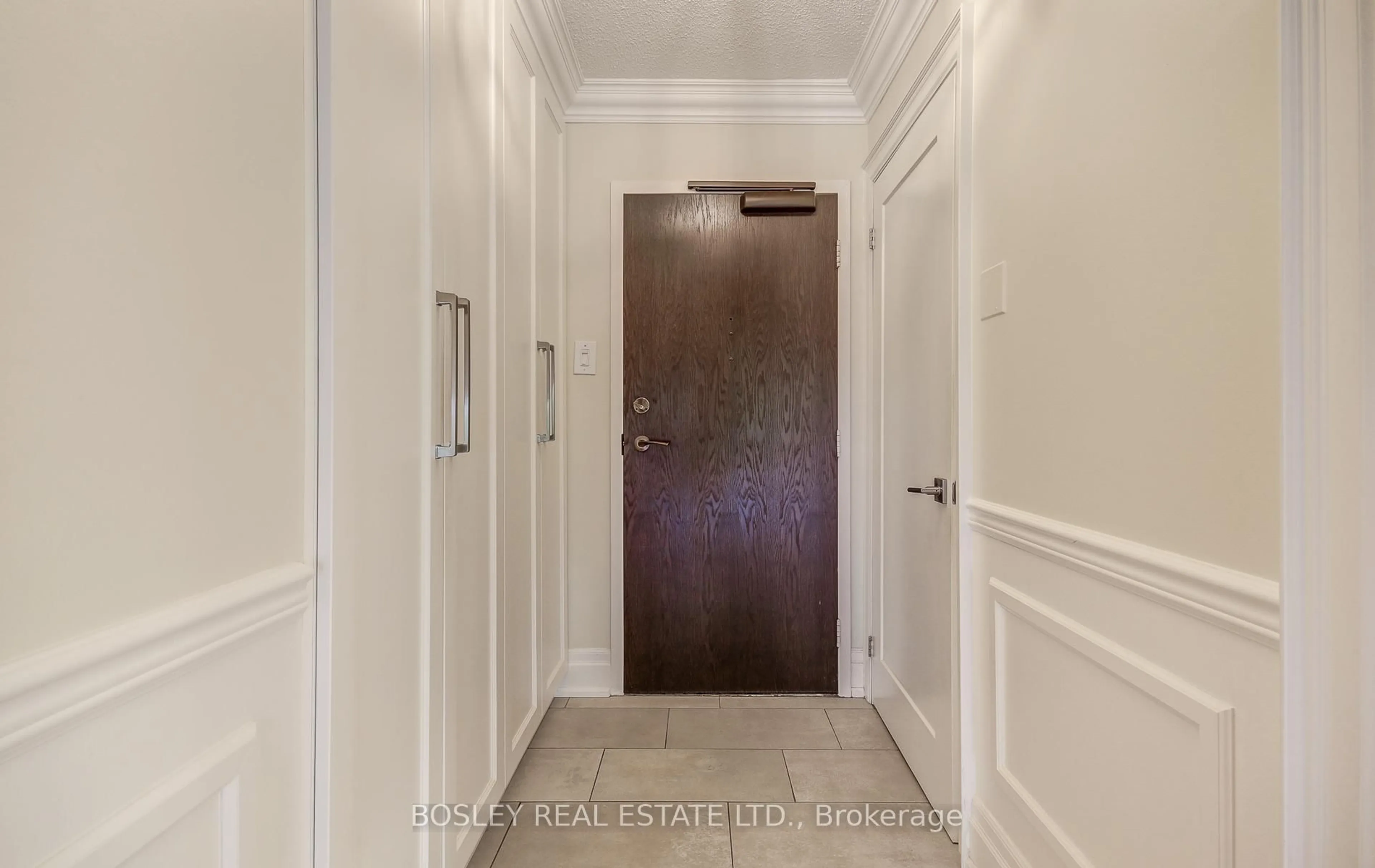 Indoor foyer for 62 Wellesley St #702, Toronto Ontario M5S 2X3