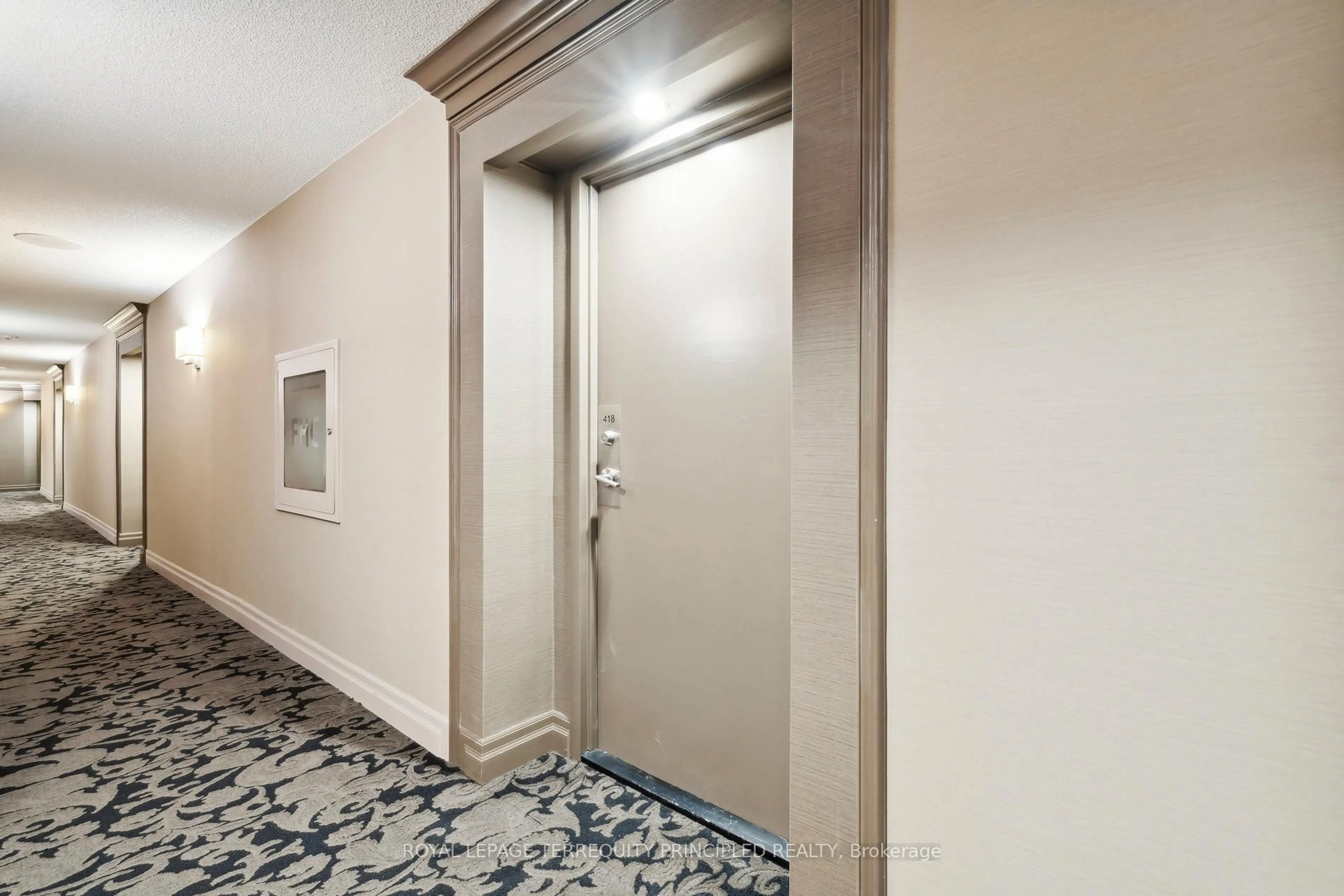 Indoor foyer for 942 Yonge St #418, Toronto Ontario M4W 3S8