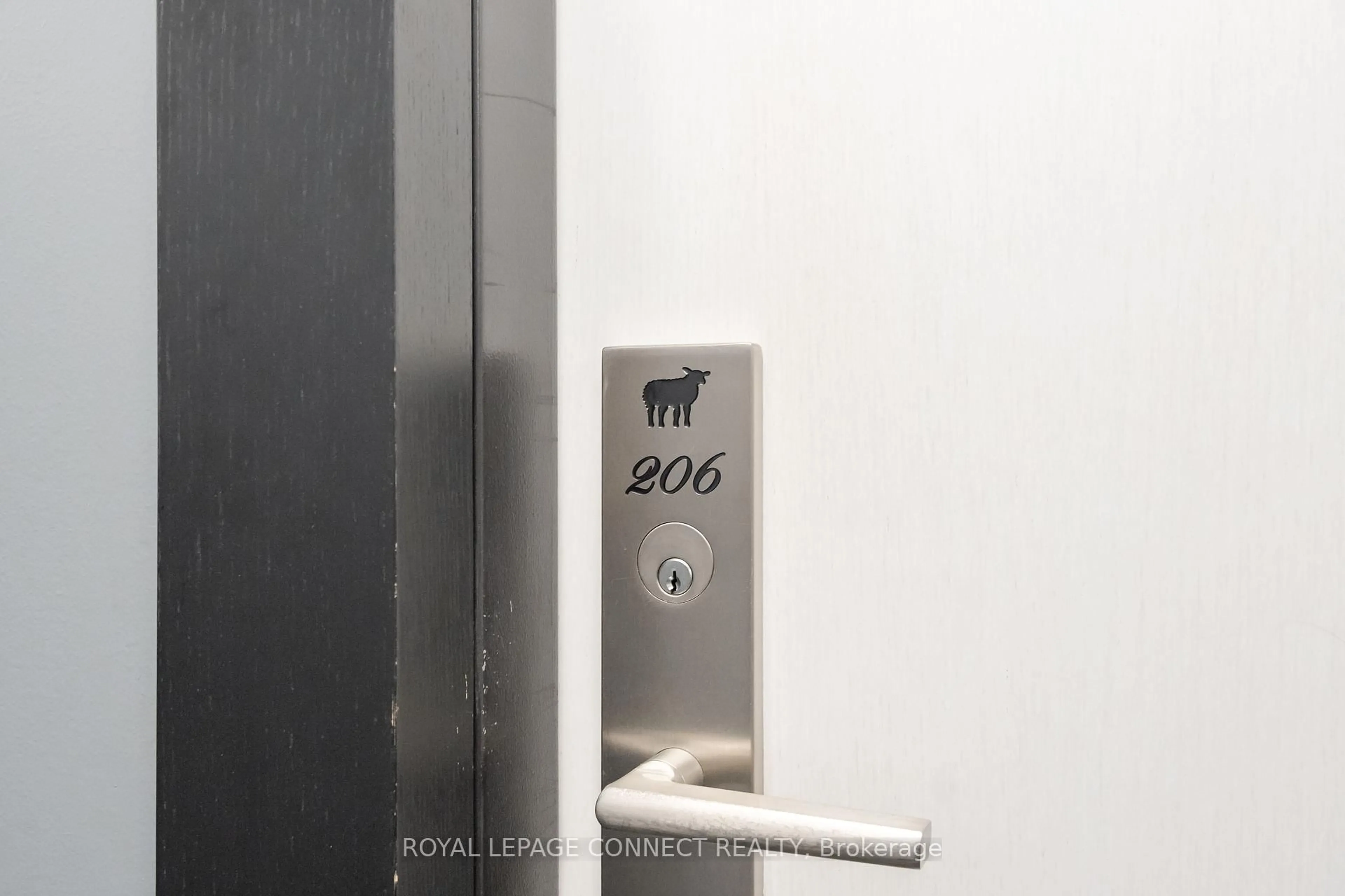 Unknown for 39 Brant St #206, Toronto Ontario M5V 0M8