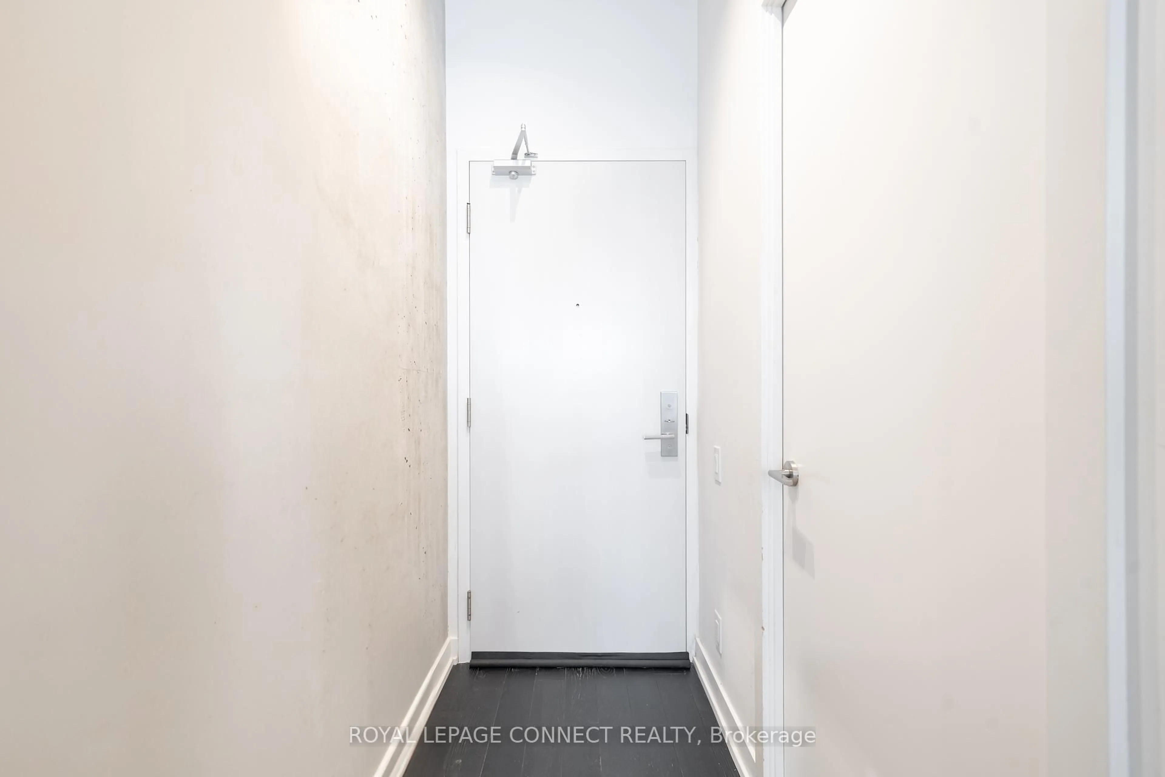 Unknown for 39 Brant St #206, Toronto Ontario M5V 0M8