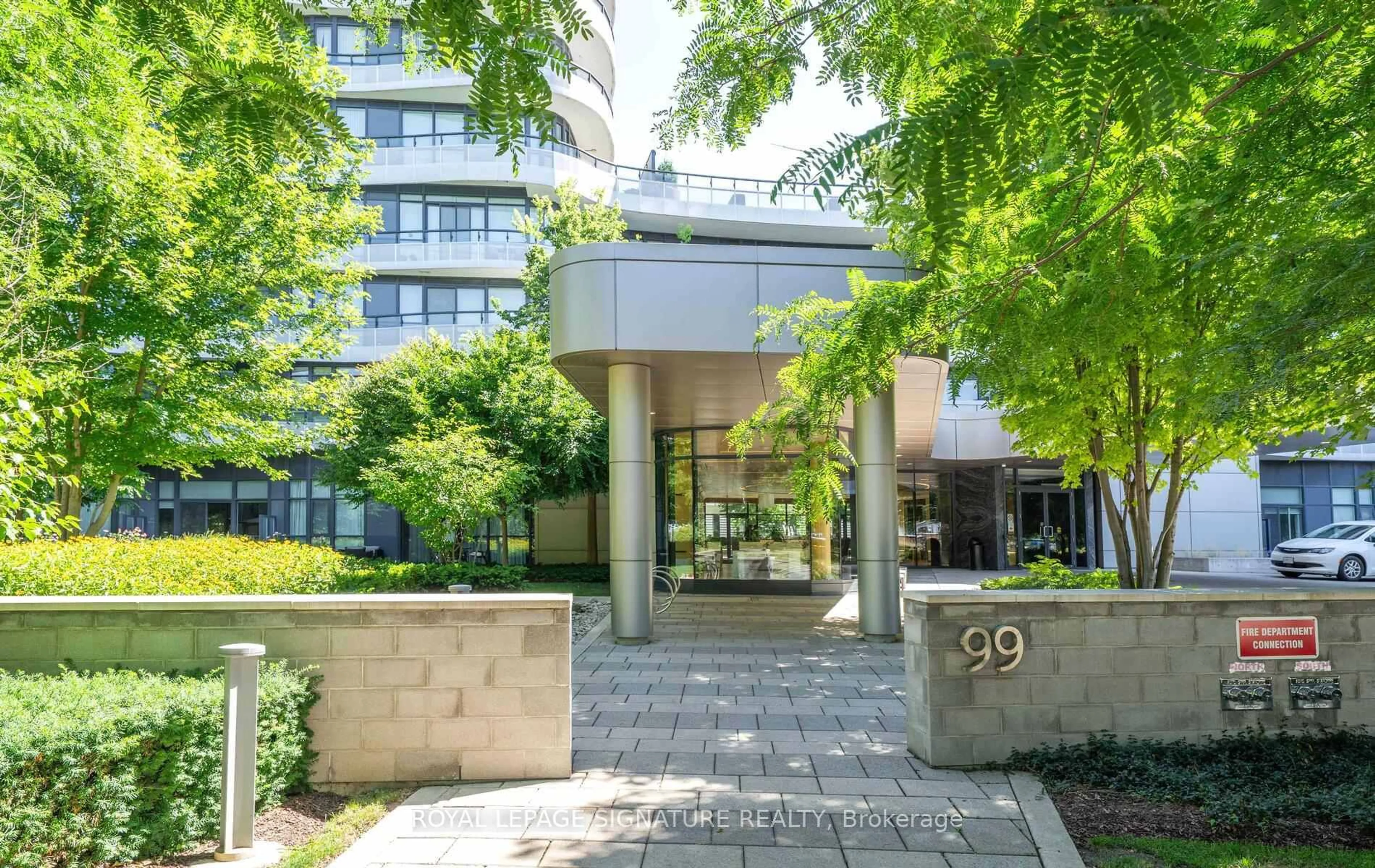 Indoor foyer for 99 The Donway #406, Toronto Ontario M3C 9G1