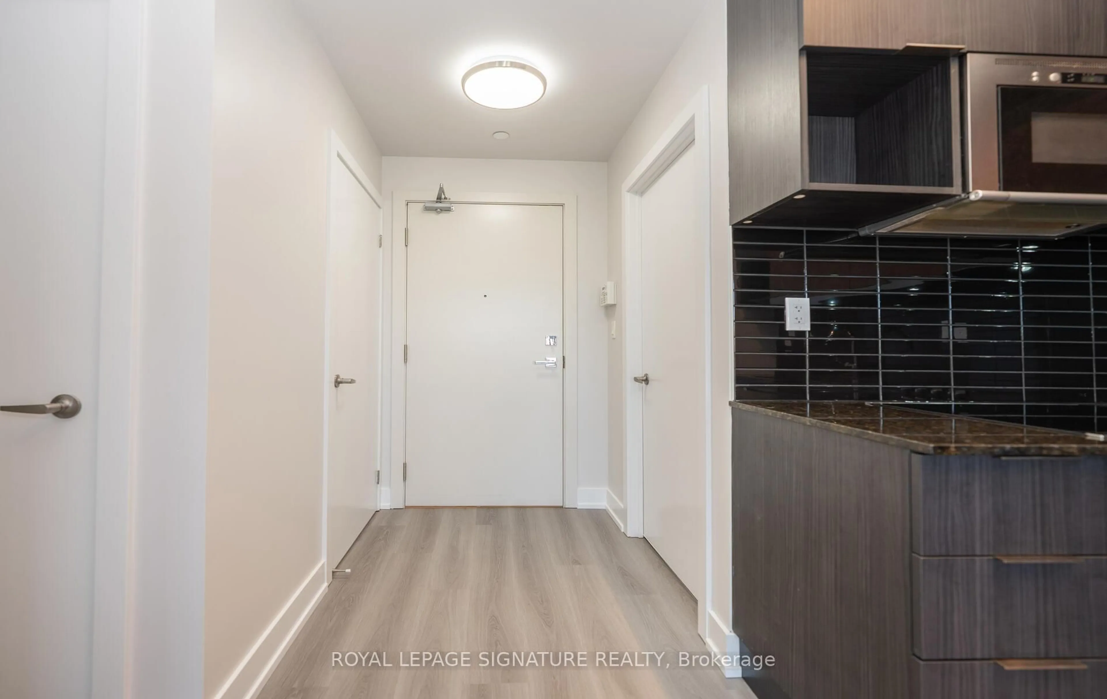 Indoor entryway for 99 The Donway #406, Toronto Ontario M3C 9G1