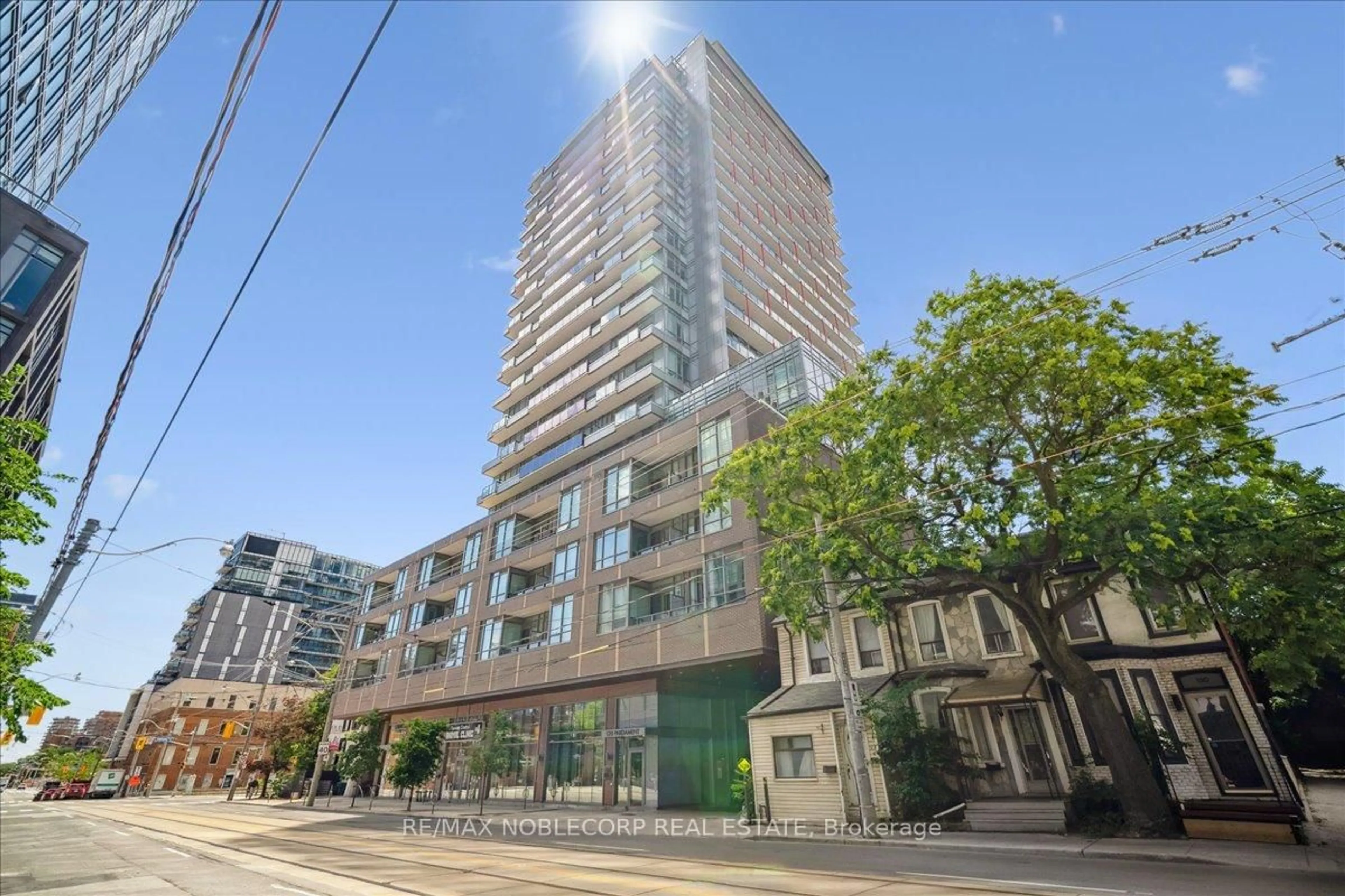 Patio, building for 120 Parliament St #607, Toronto Ontario M5A 0N6