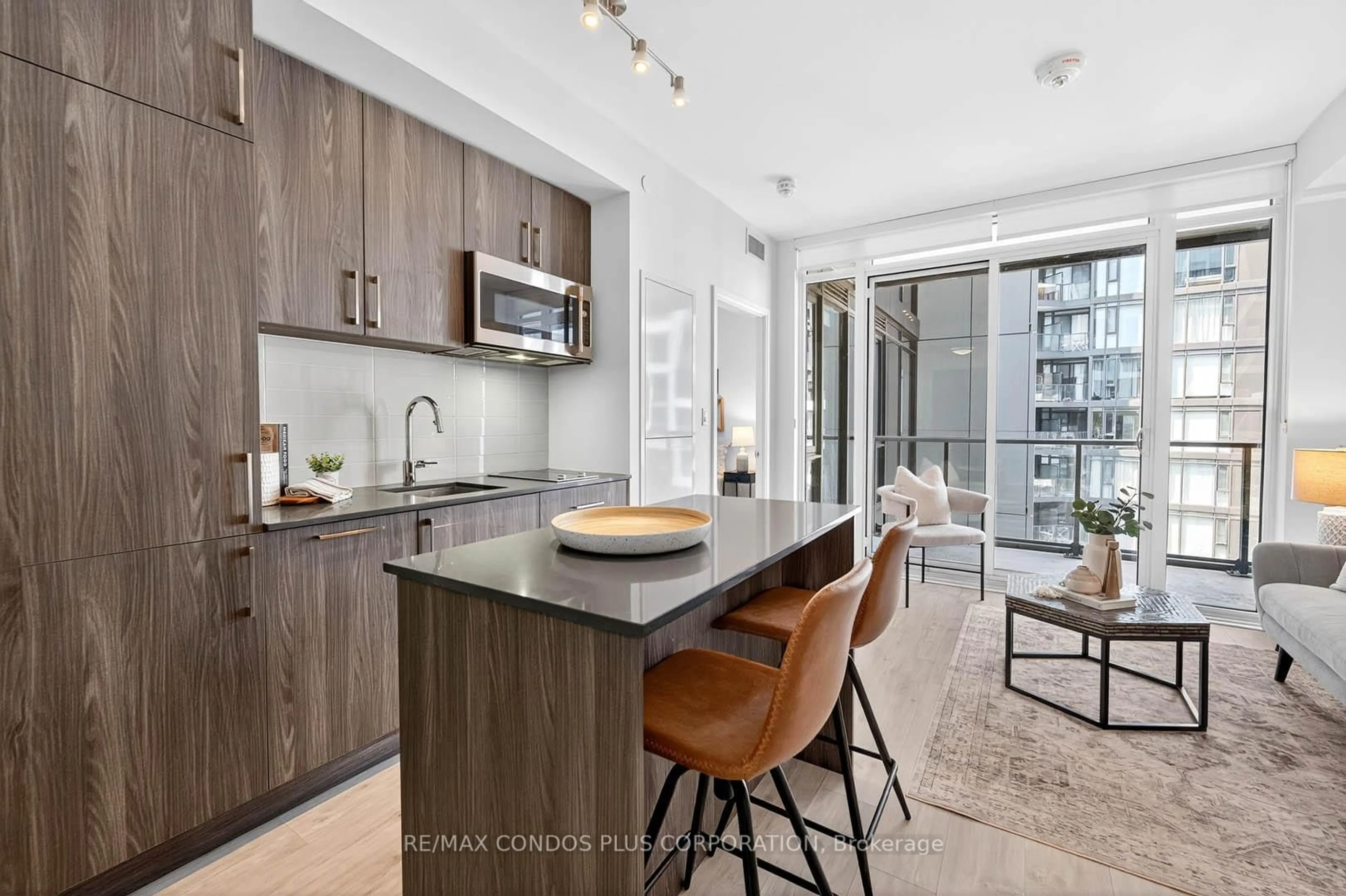 Open concept kitchen, unknown for 576 Front St #1409, Toronto Ontario M5V 1C1