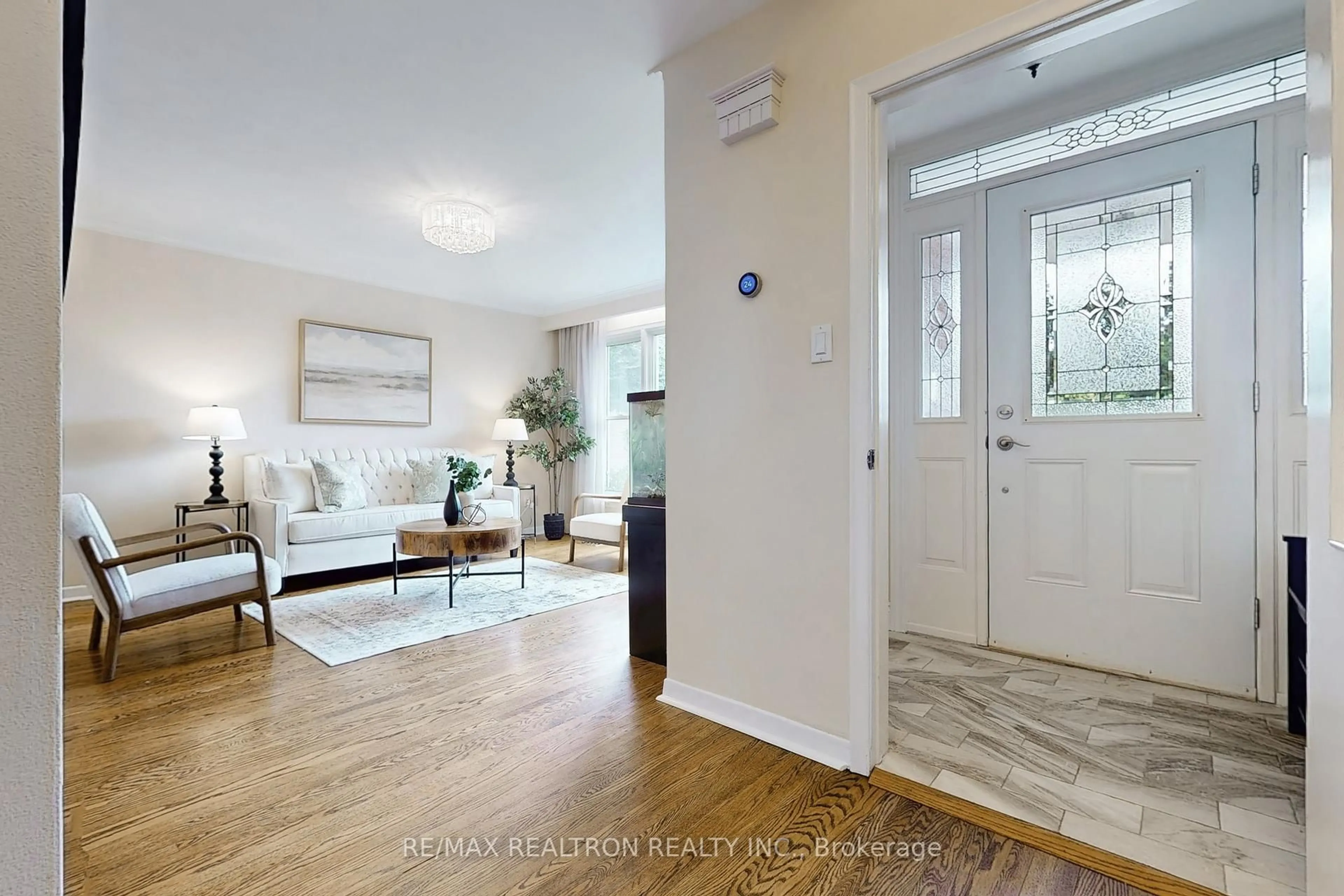 Indoor entryway for 87 Valentine Dr, Toronto Ontario M3A 3J7