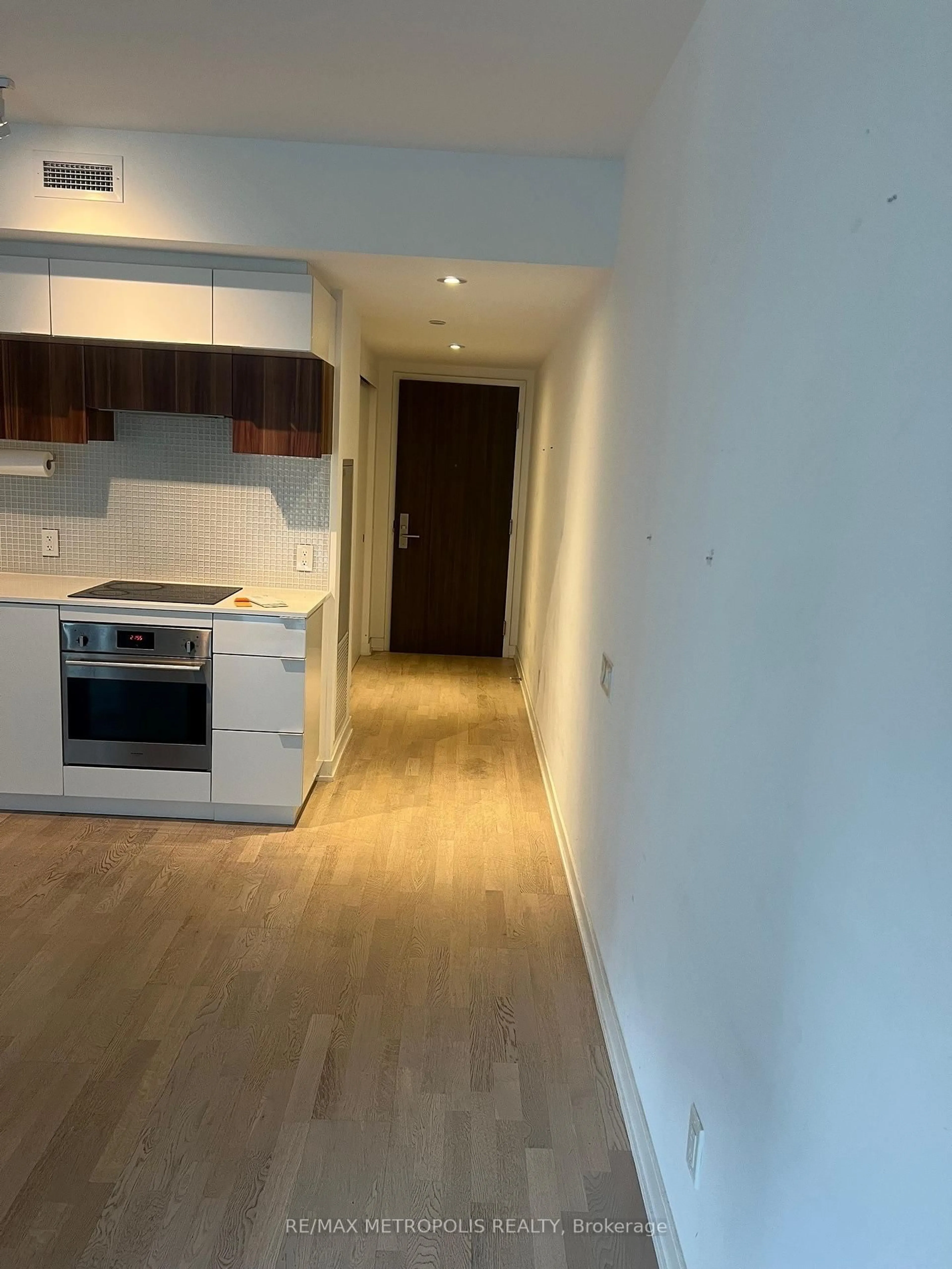 Unknown for 161 Roehampton Ave #1805, Toronto Ontario M4P 0C8