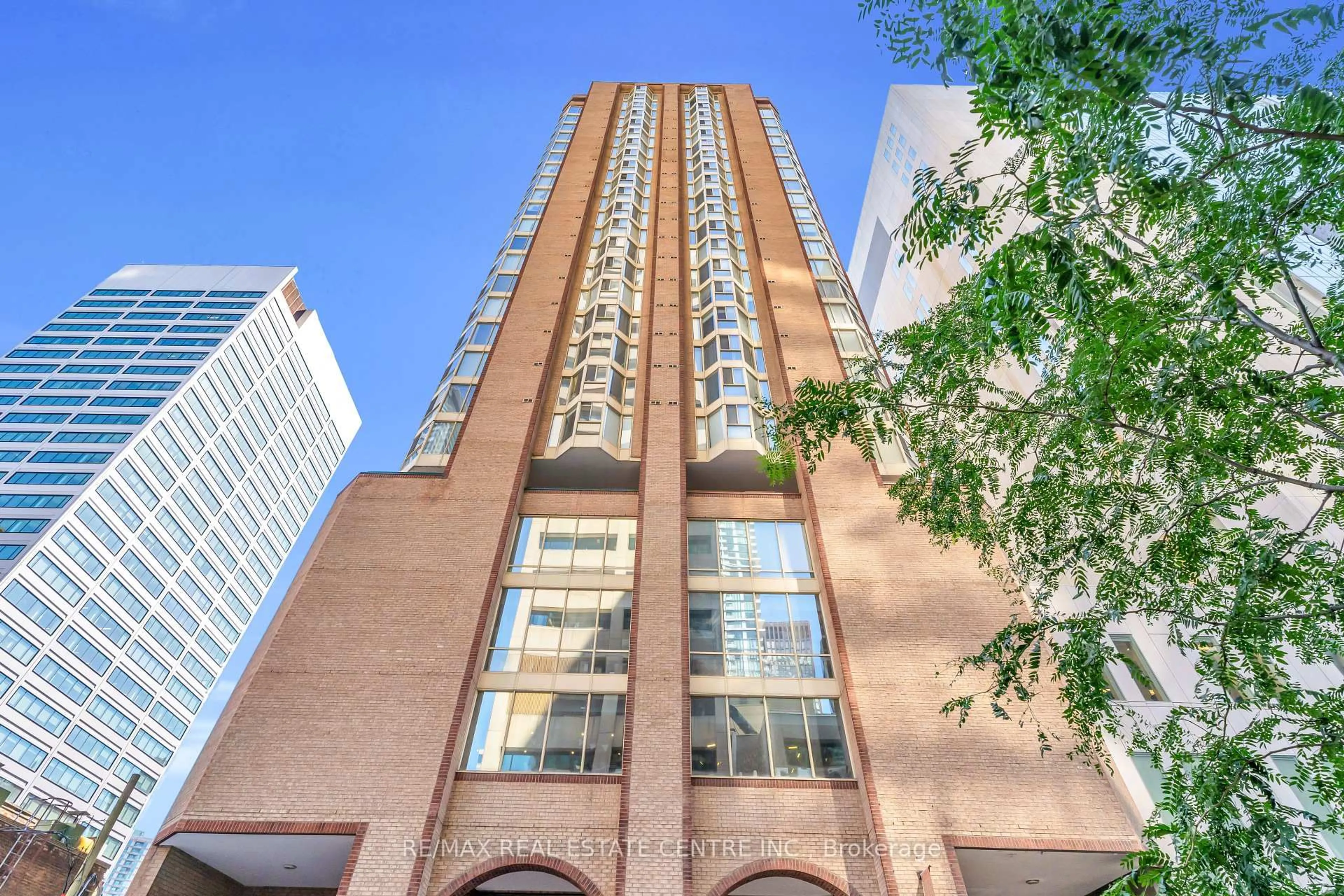 Indoor foyer for 55 Centre Ave #2504, Toronto Ontario M5G 2H5
