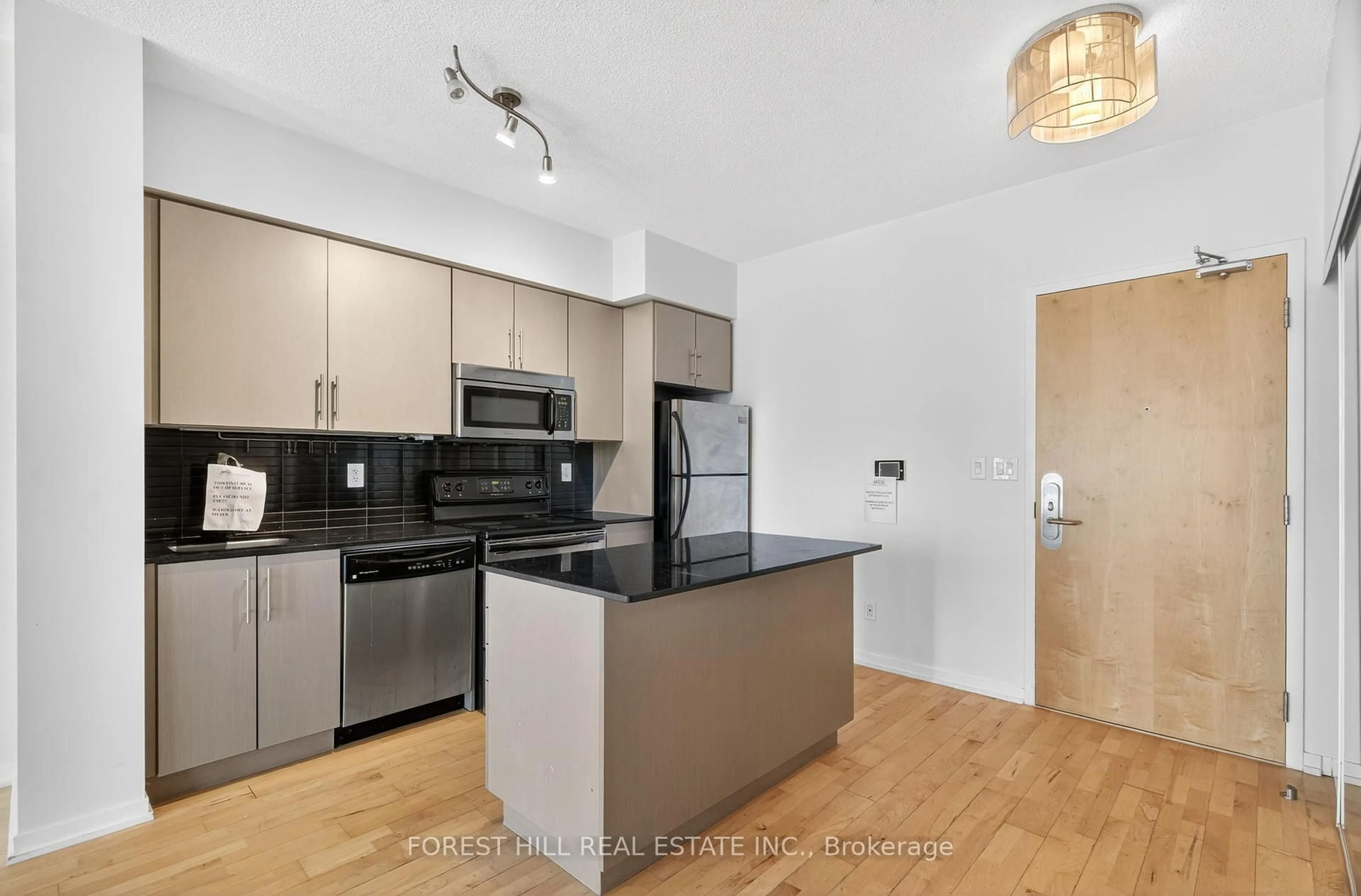 Standard kitchen, unknown for 55 Bremner Blvd #3302, Toronto Ontario M5J 0A6