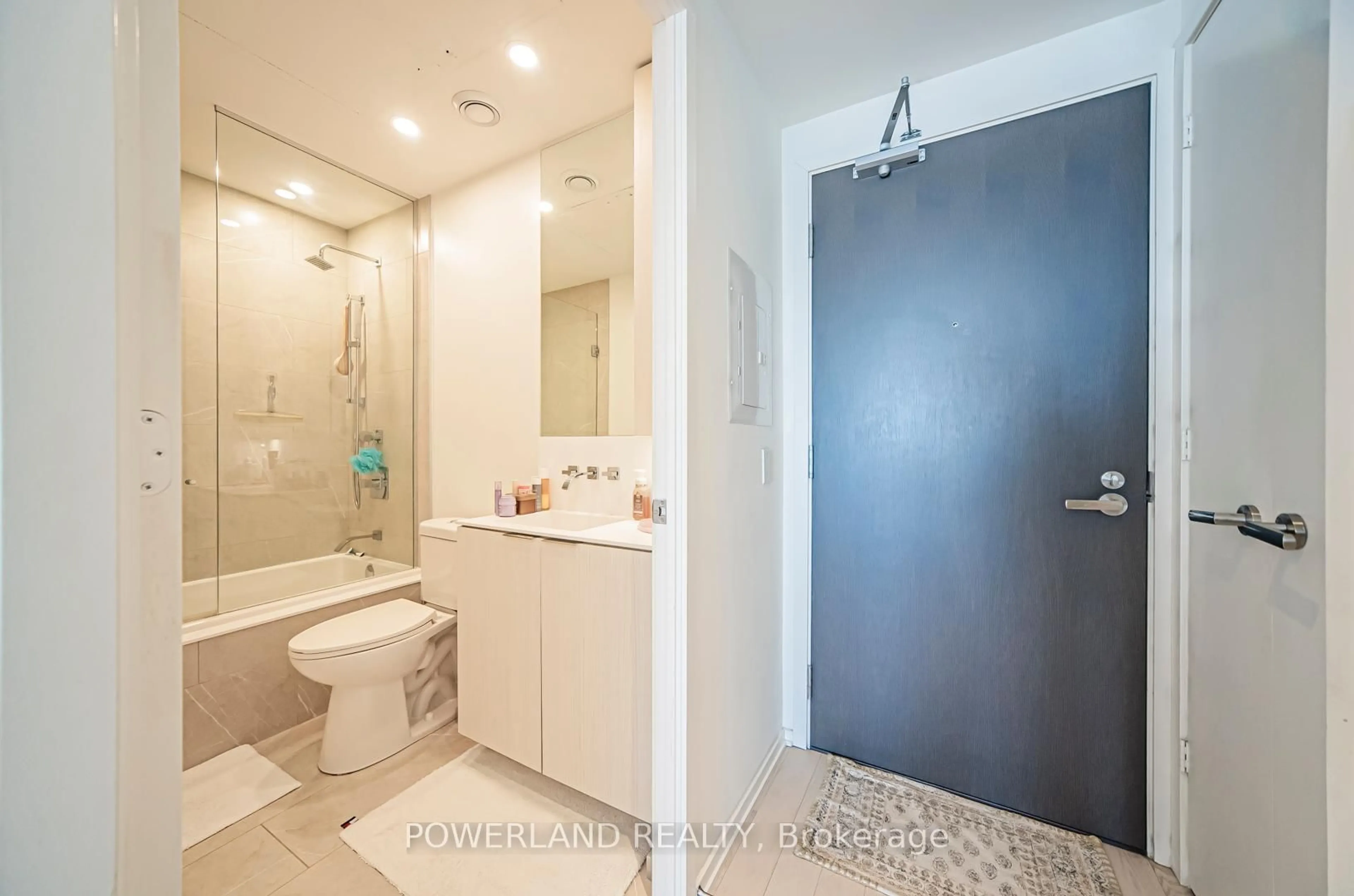 Standard bathroom, ceramic/tile floor for 16 Bonnycastle St #3005, Toronto Ontario M5A 0C9