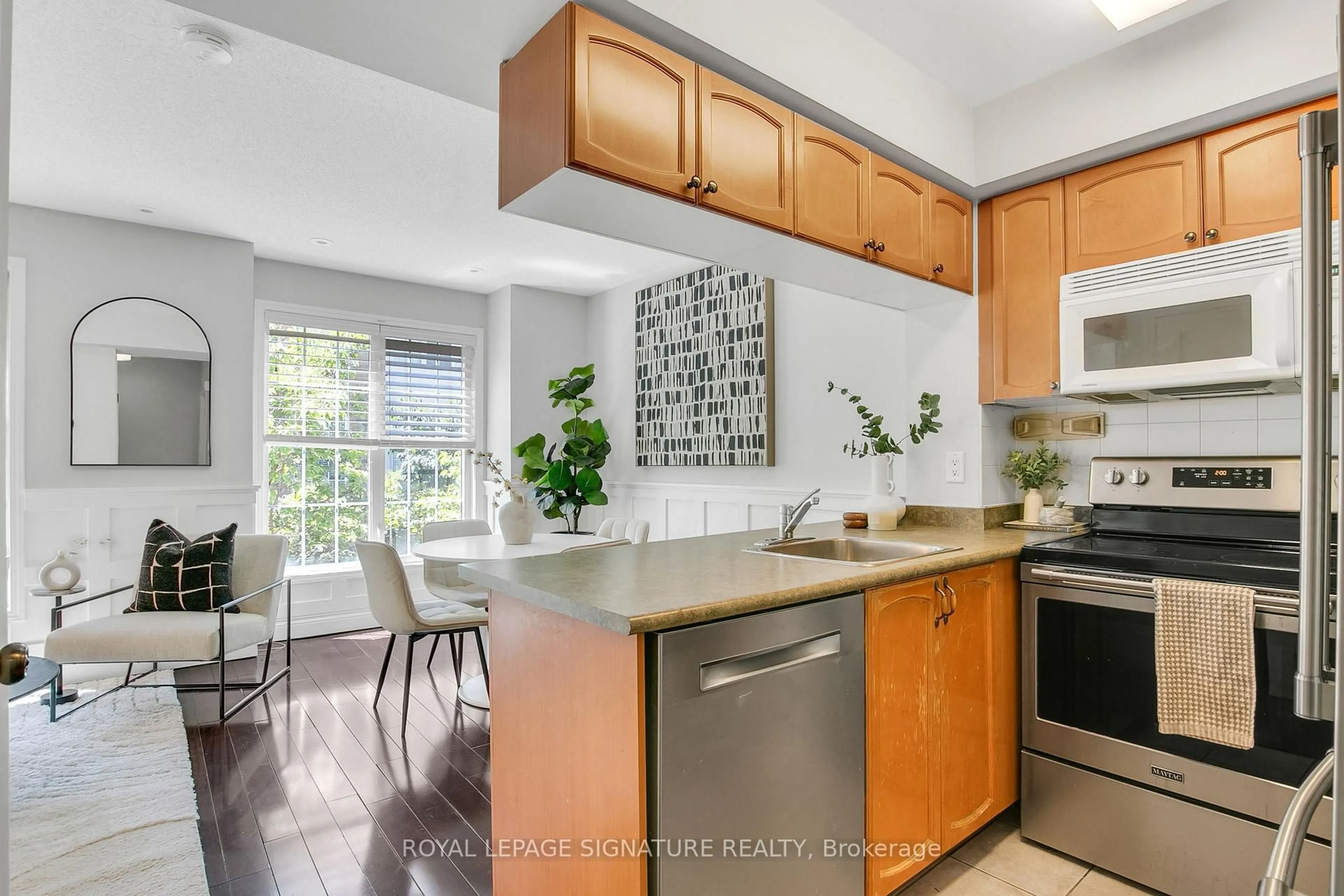 Open concept kitchen, ceramic/tile floor for 3 Everson Dr #627, Toronto Ontario M2N 7C2