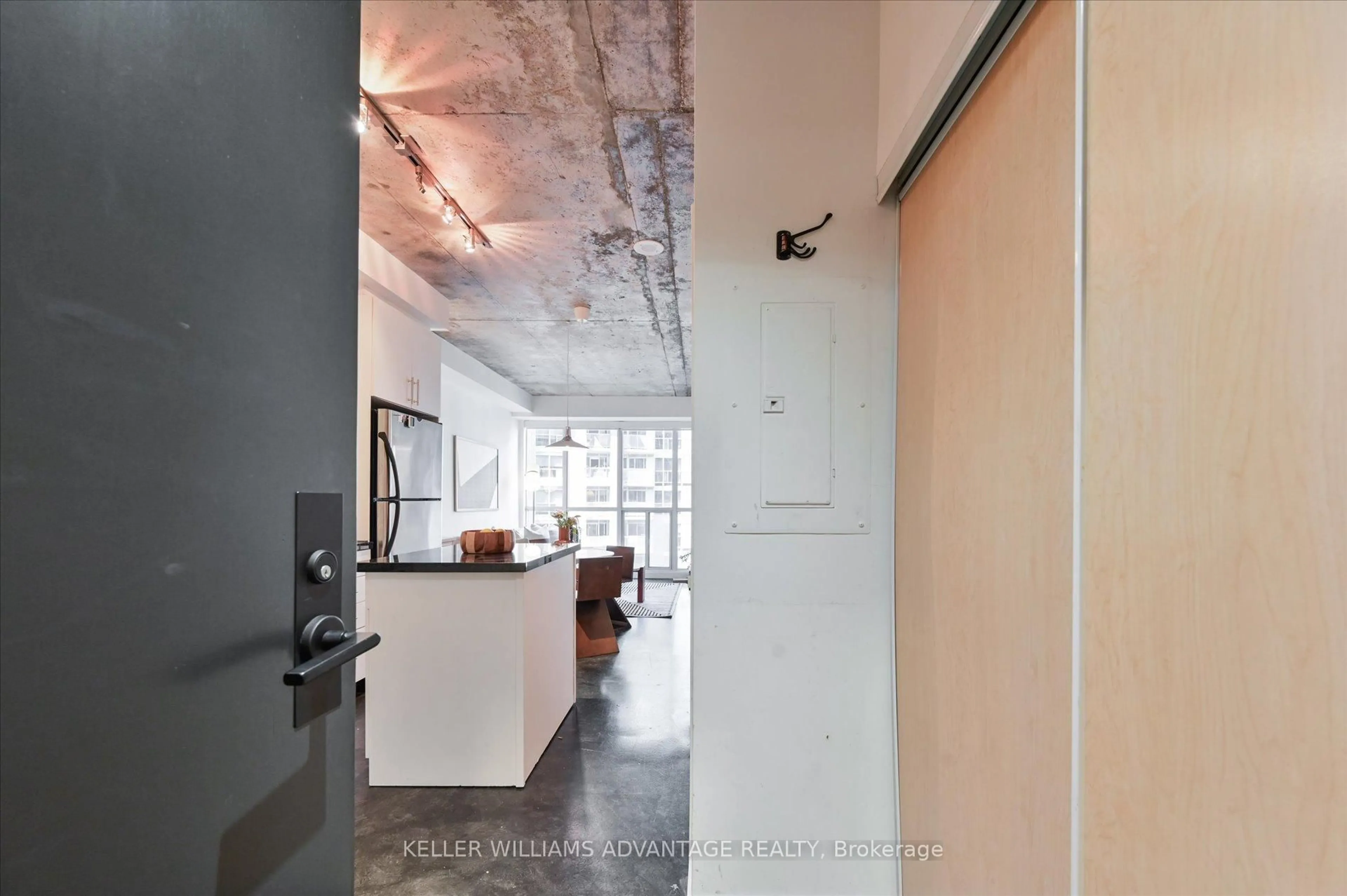 Indoor entryway for 1 Shaw St #402, Toronto Ontario M6K 0A1