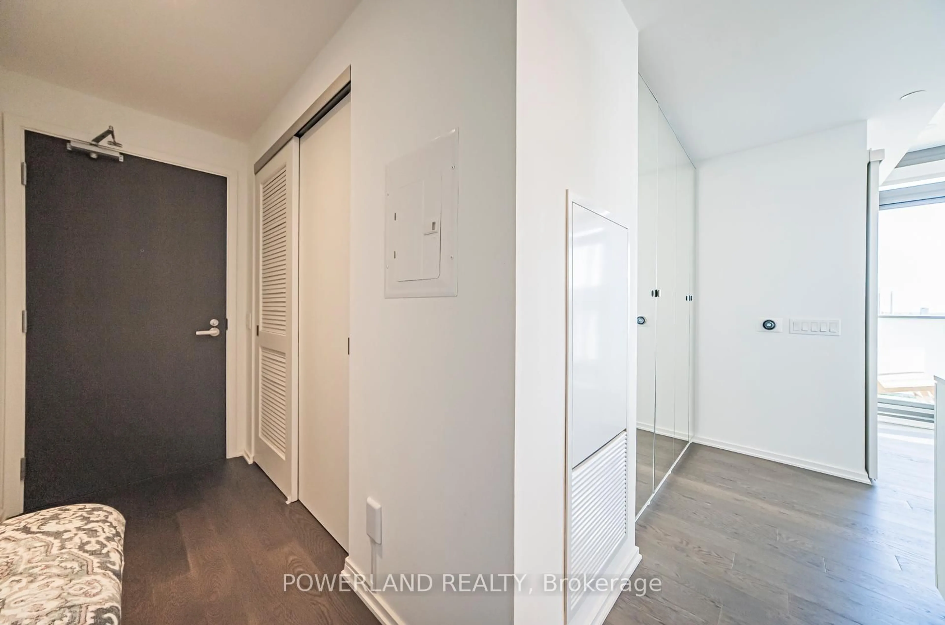 Indoor entryway for 16 Bonnycastle St #1308, Toronto Ontario M5A 0C9