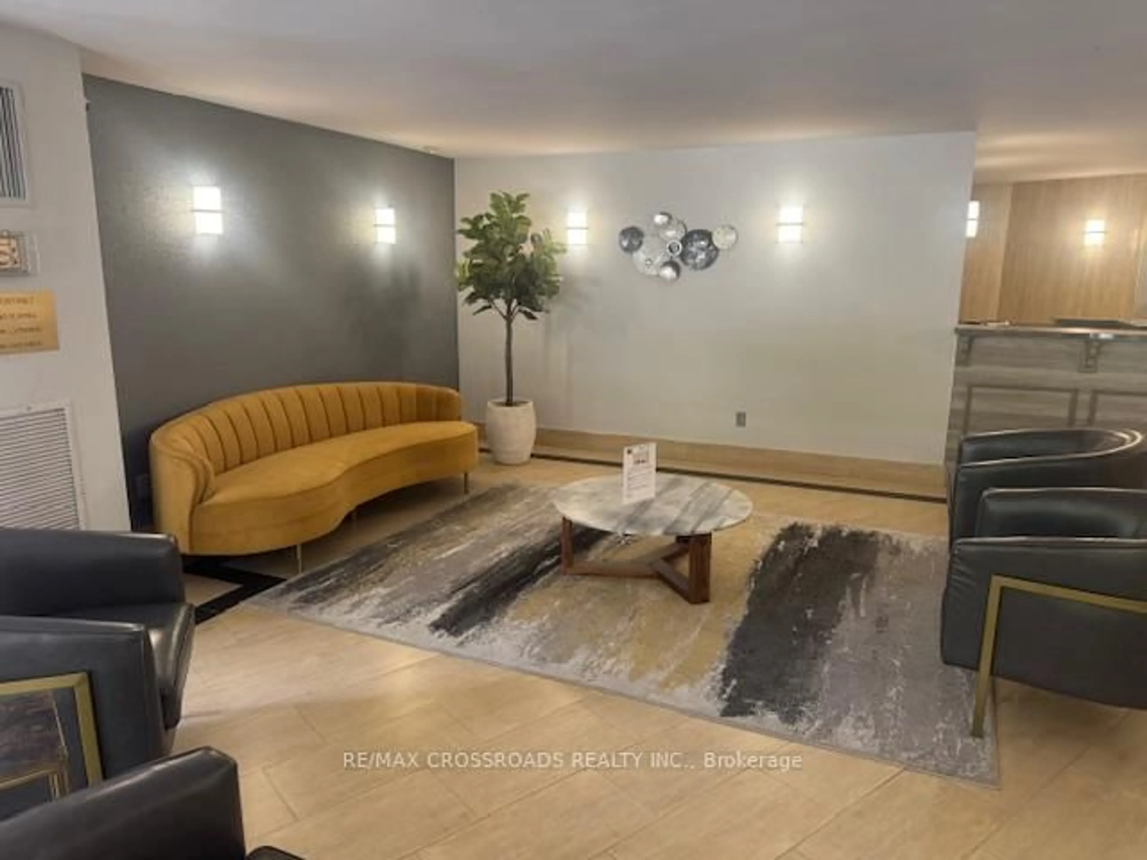 Living room with furniture, unknown for 5 Shady Golf Gfwy #114, Toronto Ontario M3C 3A5