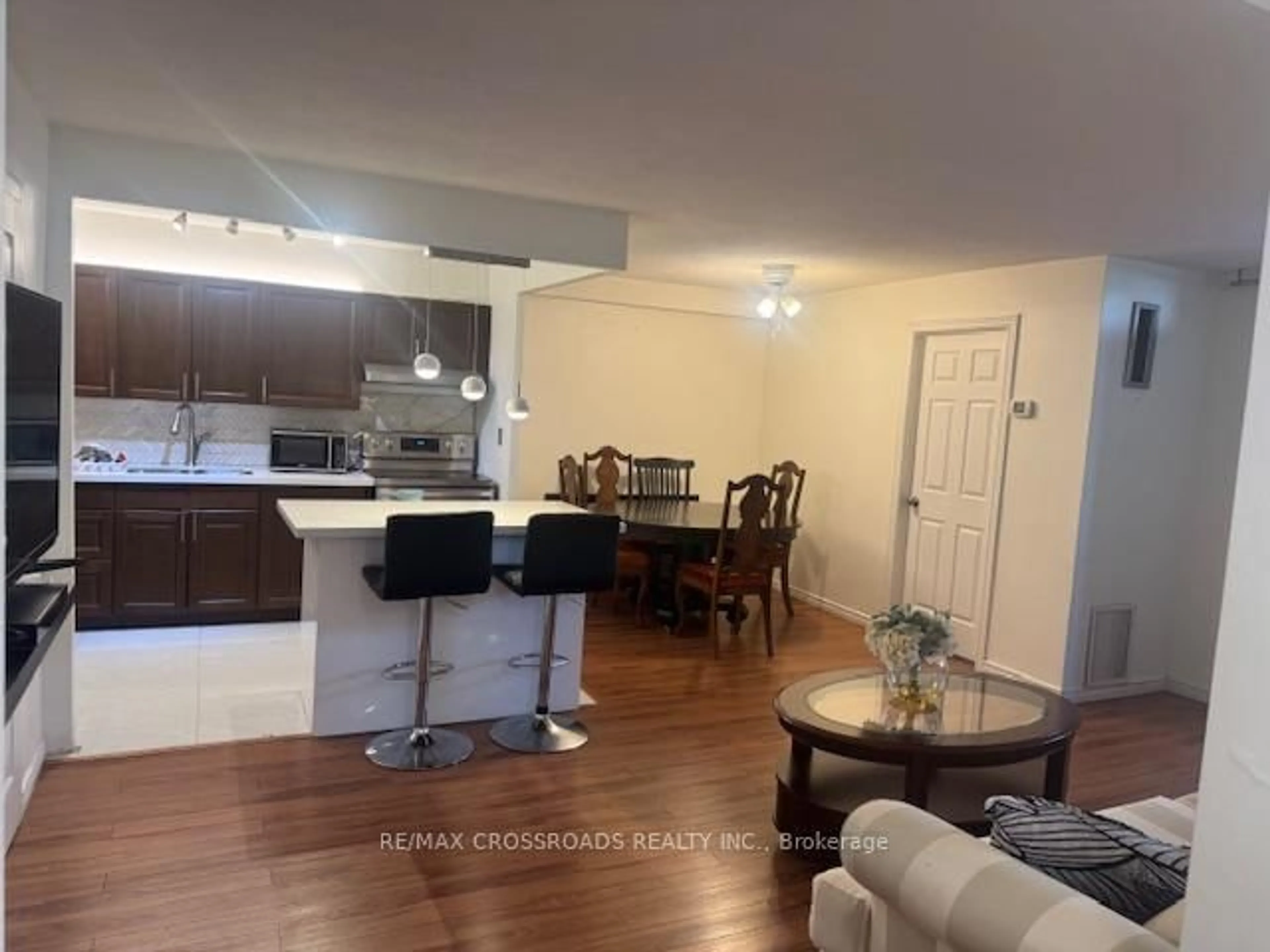 Open concept kitchen, wood/laminate floor for 5 Shady Golf Gfwy #114, Toronto Ontario M3C 3A5