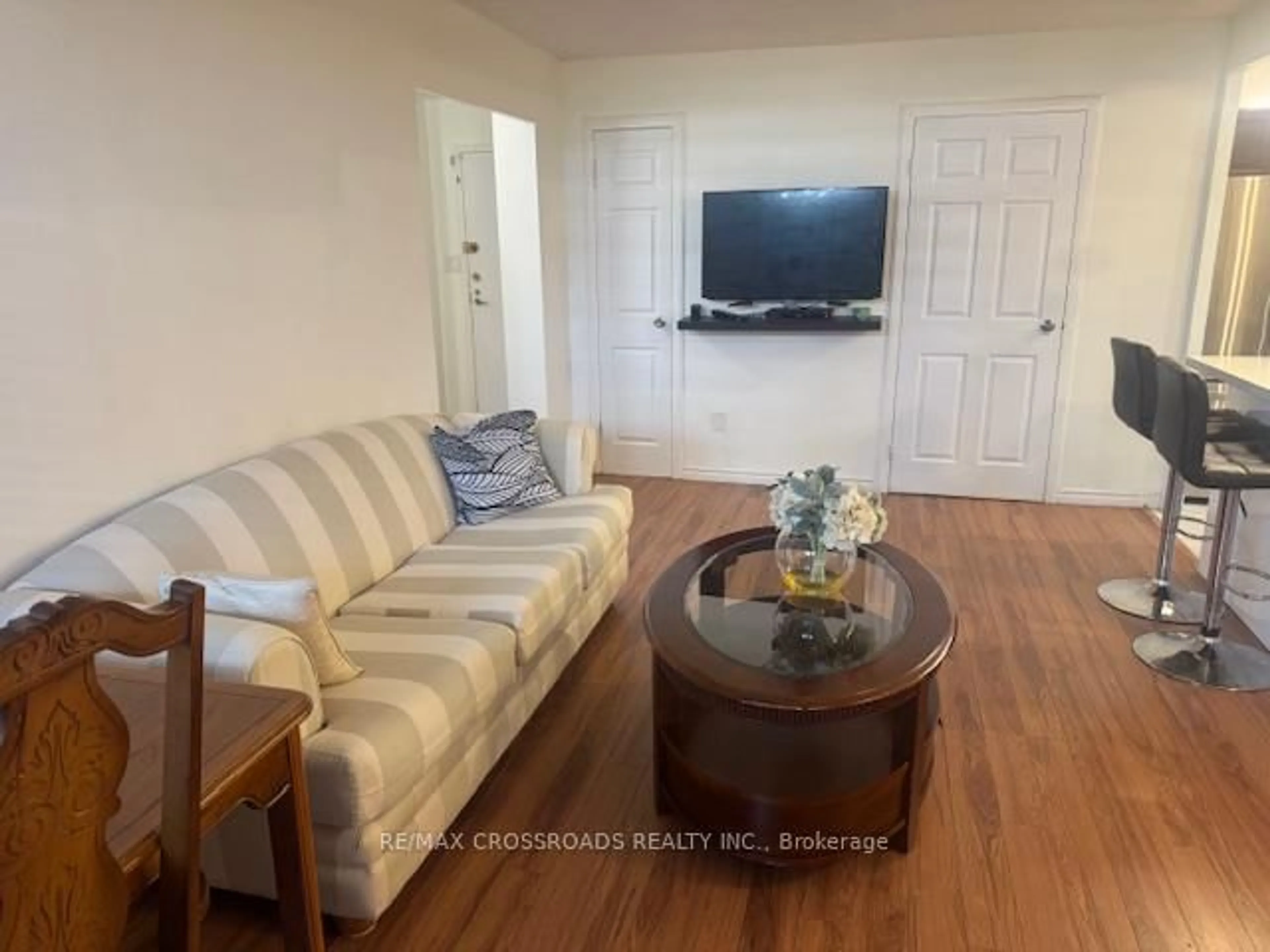 Living room with furniture, wood/laminate floor for 5 Shady Golf Gfwy #114, Toronto Ontario M3C 3A5
